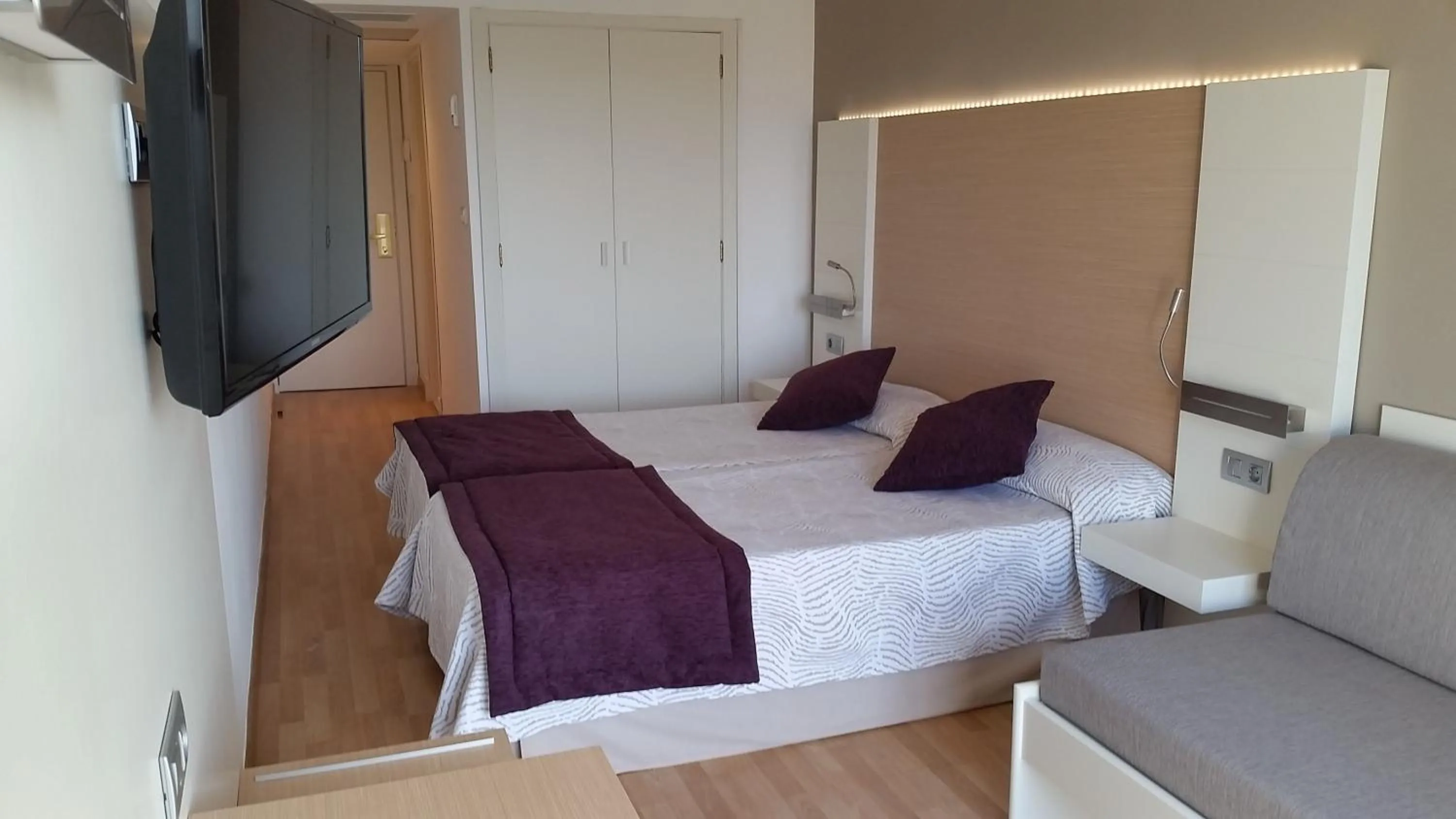 Photo of the whole room, Bed in Hotel Mariant