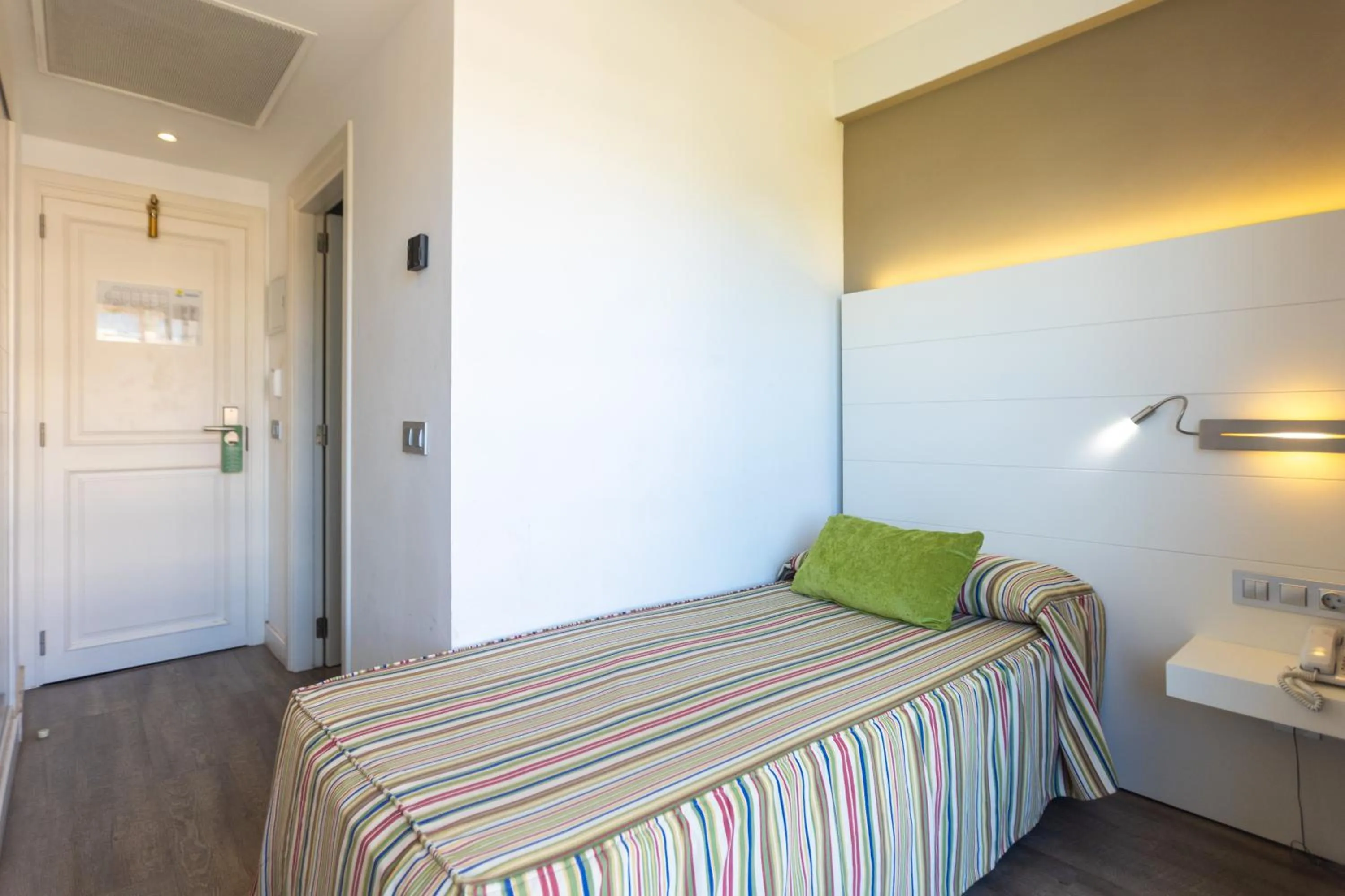 Photo of the whole room, Bed in Hotel Mariant