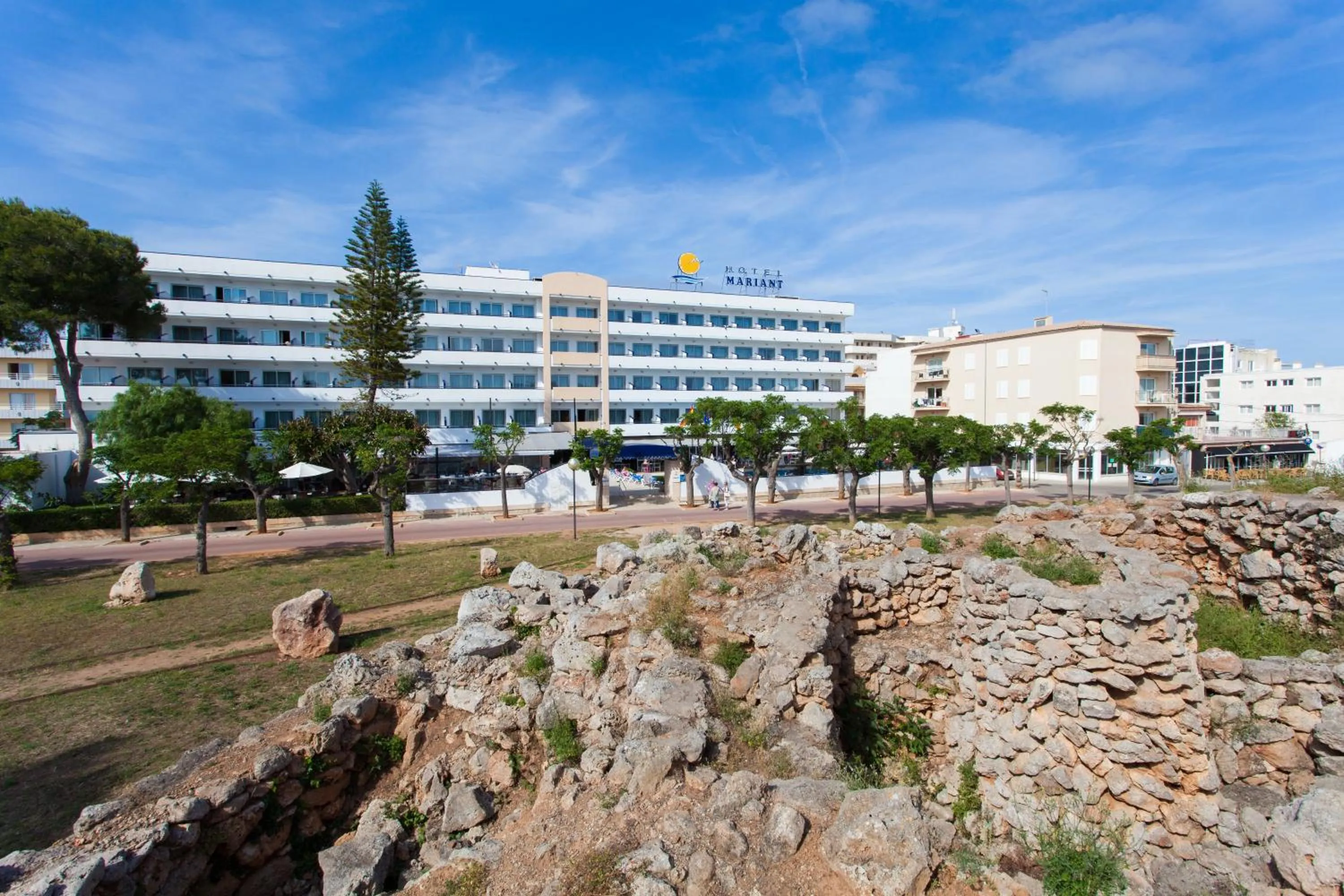 Facade/entrance in Hotel Mariant