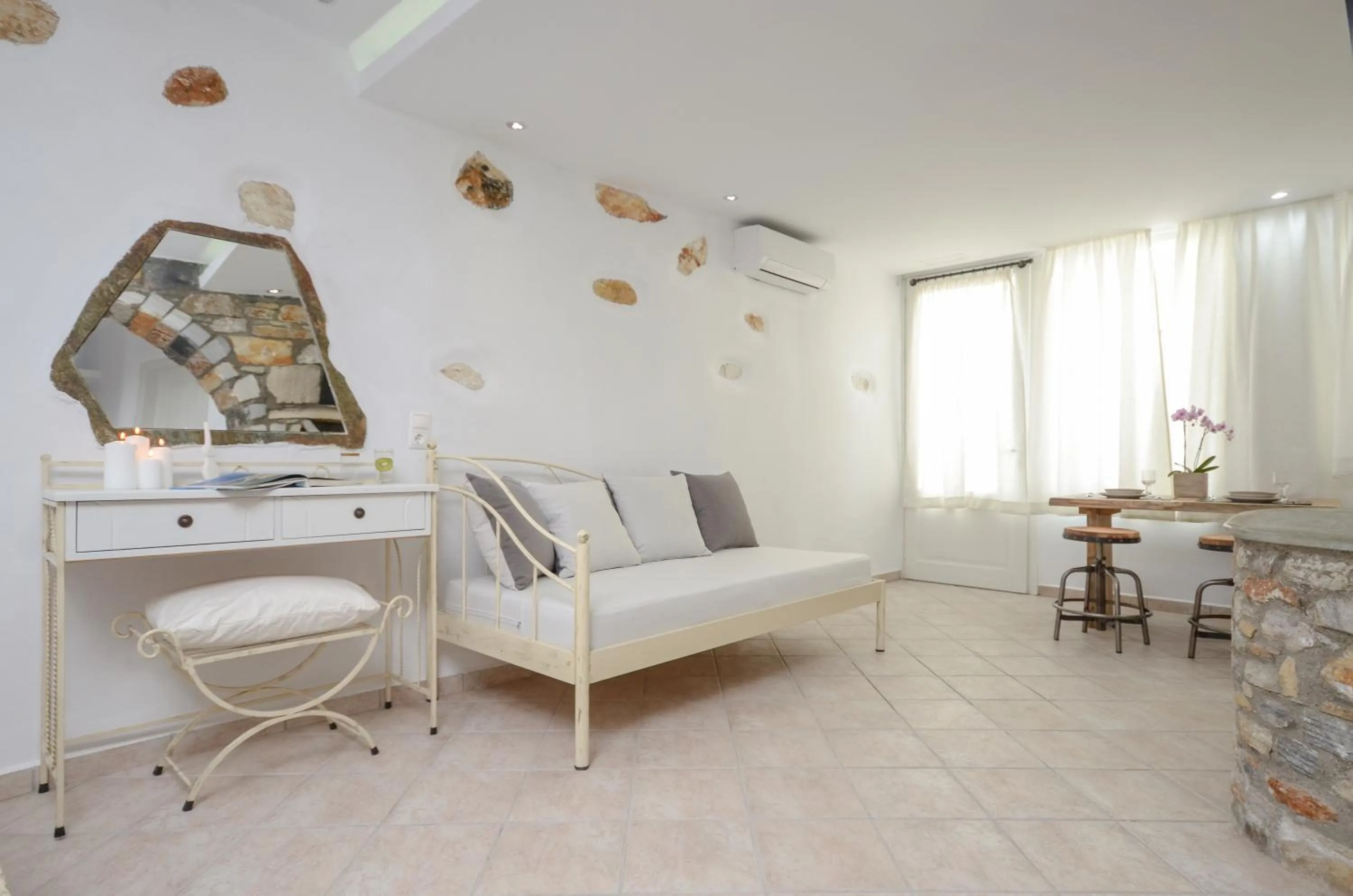 Living room in Naxos Dream Oniro Studios - Adults Only
