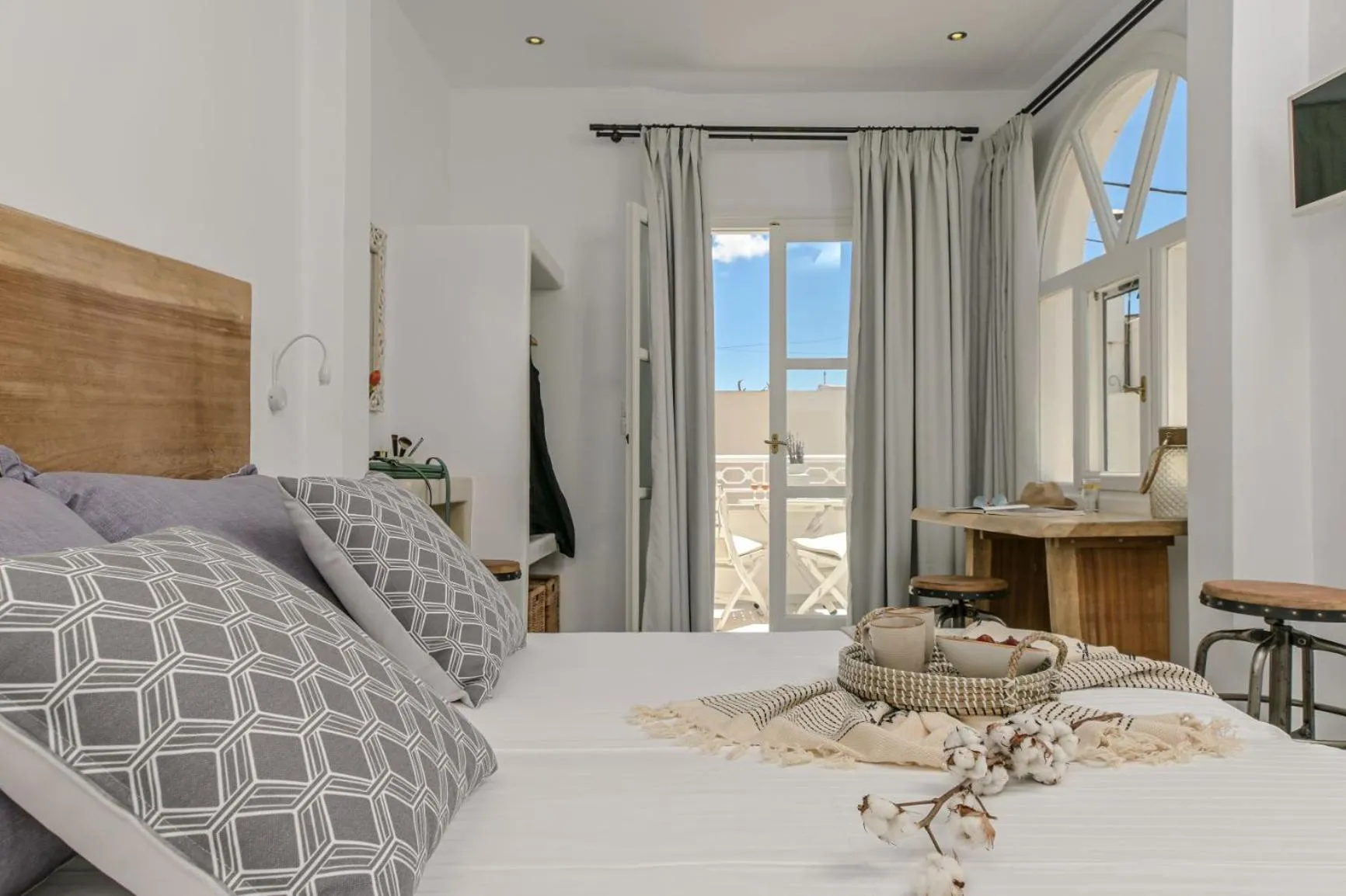 Photo of the whole room in Naxos Dream Oniro Studios - Adults Only