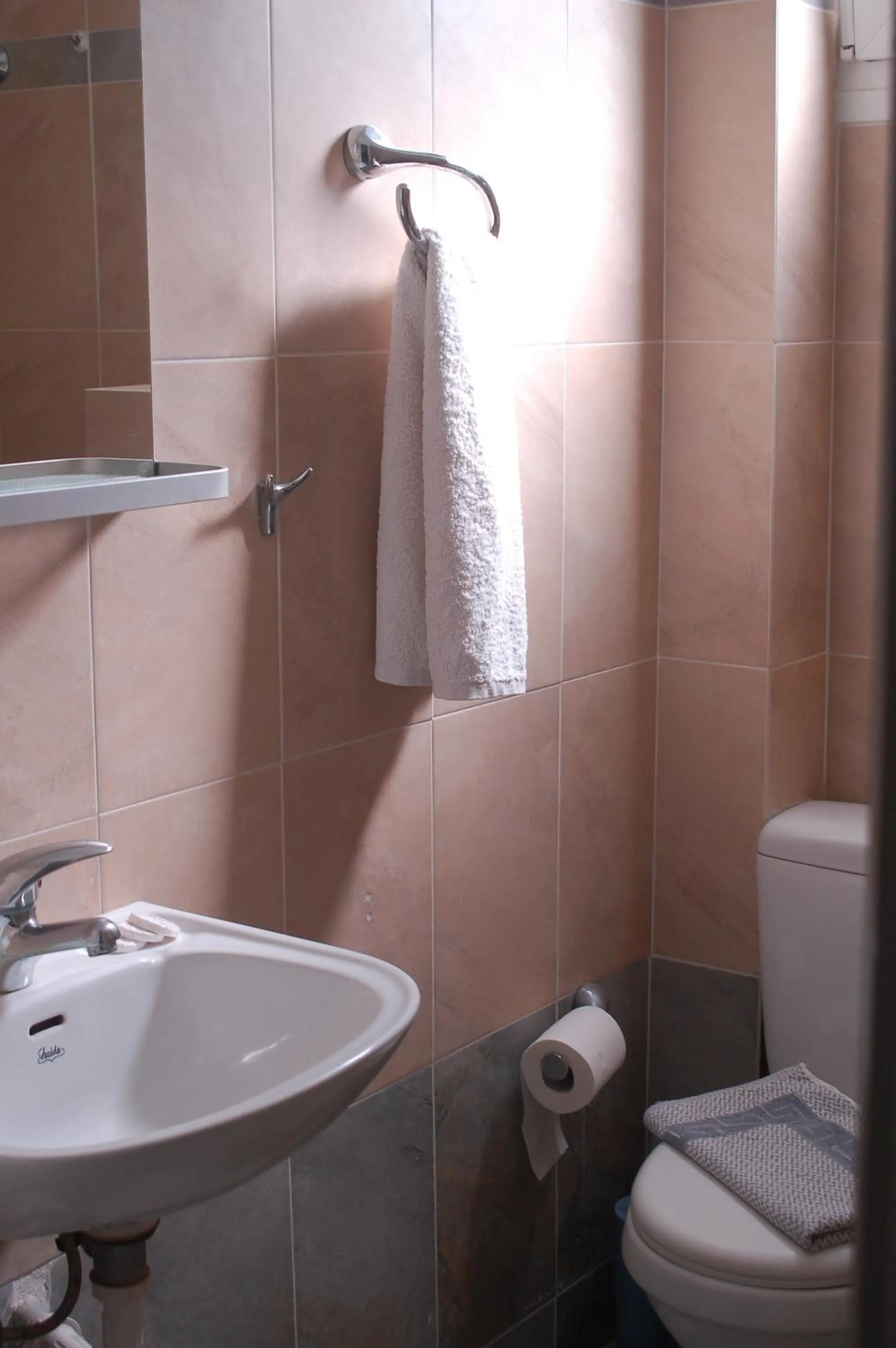 Bathroom in Hotel Paros