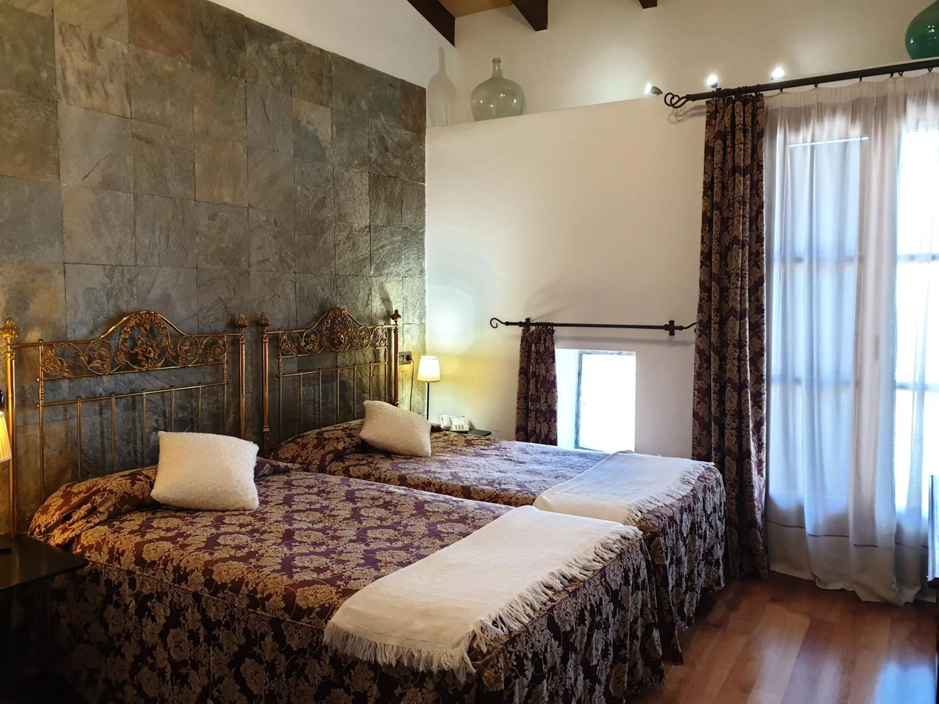 Bed in Hotel Segles - Turismo de Interior