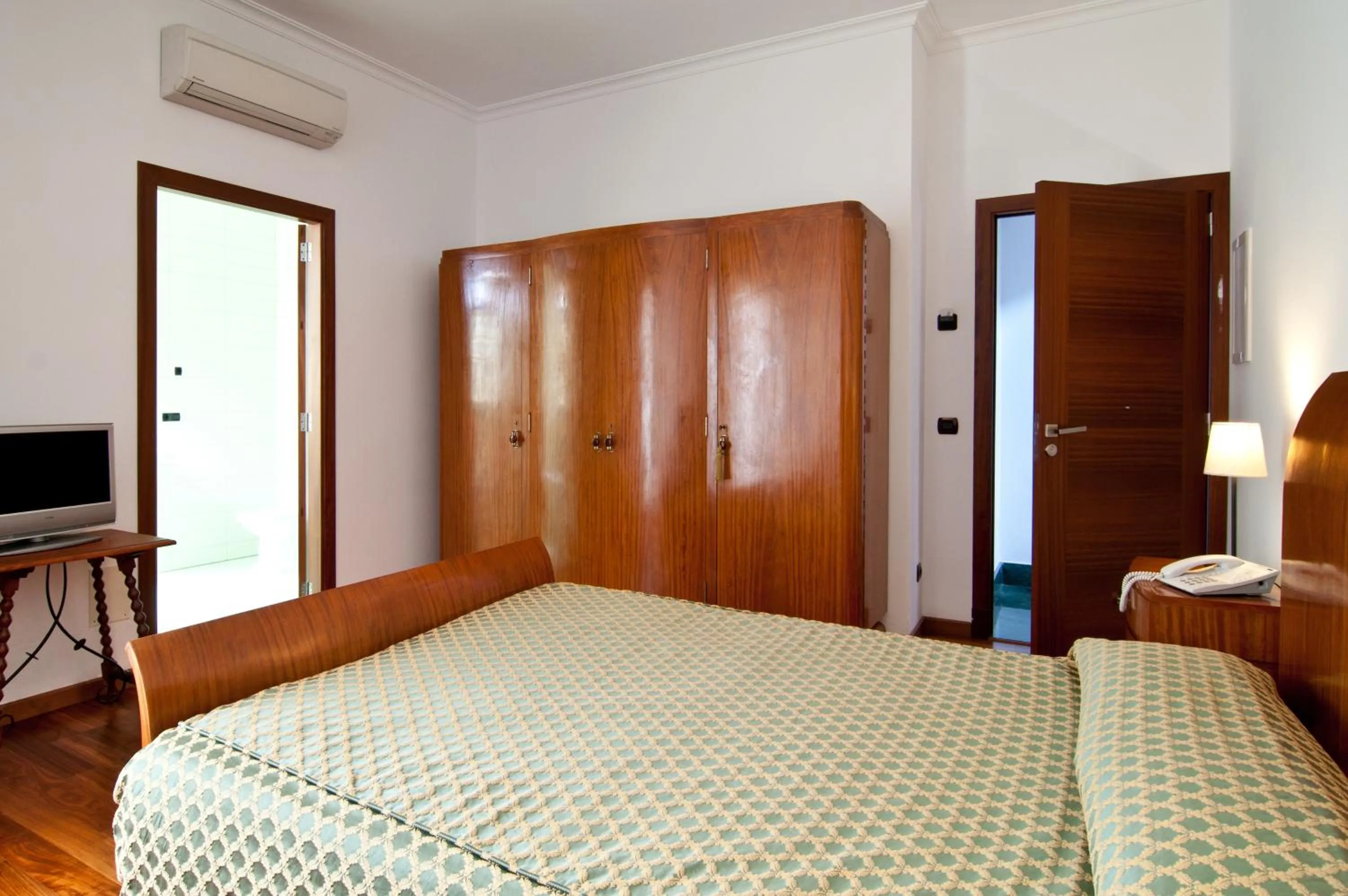 Bed in Hotel Segles - Turismo de Interior