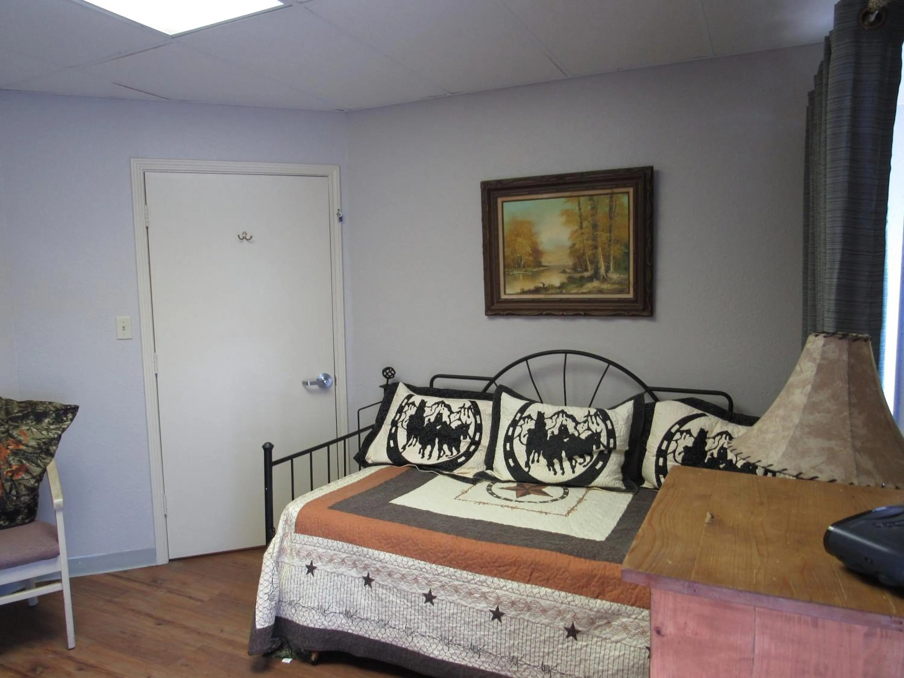 Communal lounge/ TV room in A Place to Stay Rooms