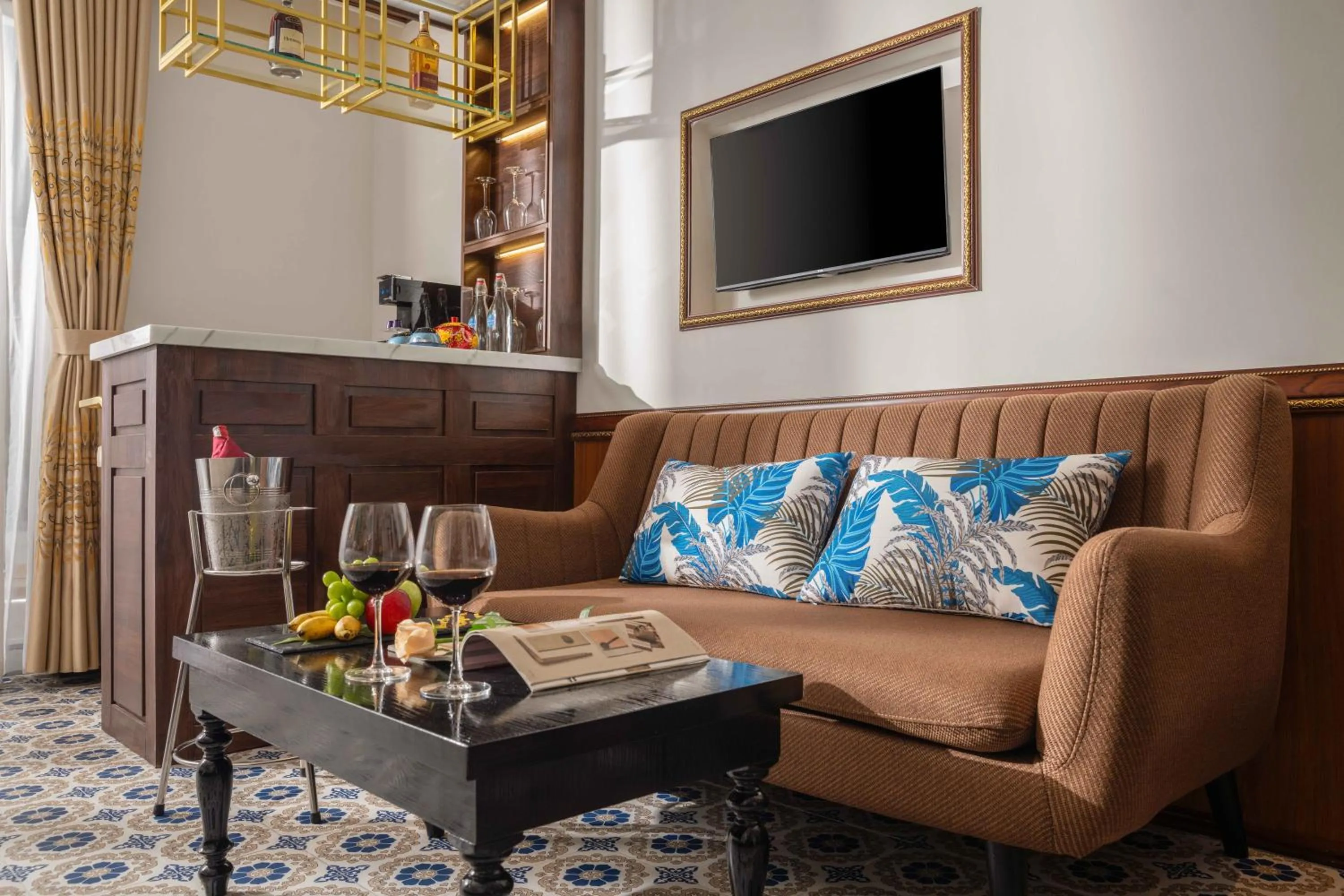 TV and multimedia in Soleil by Soluna - A Charming Touch of Hoi An Heritage - formerly Hoi An Babylon Luxury Hotel