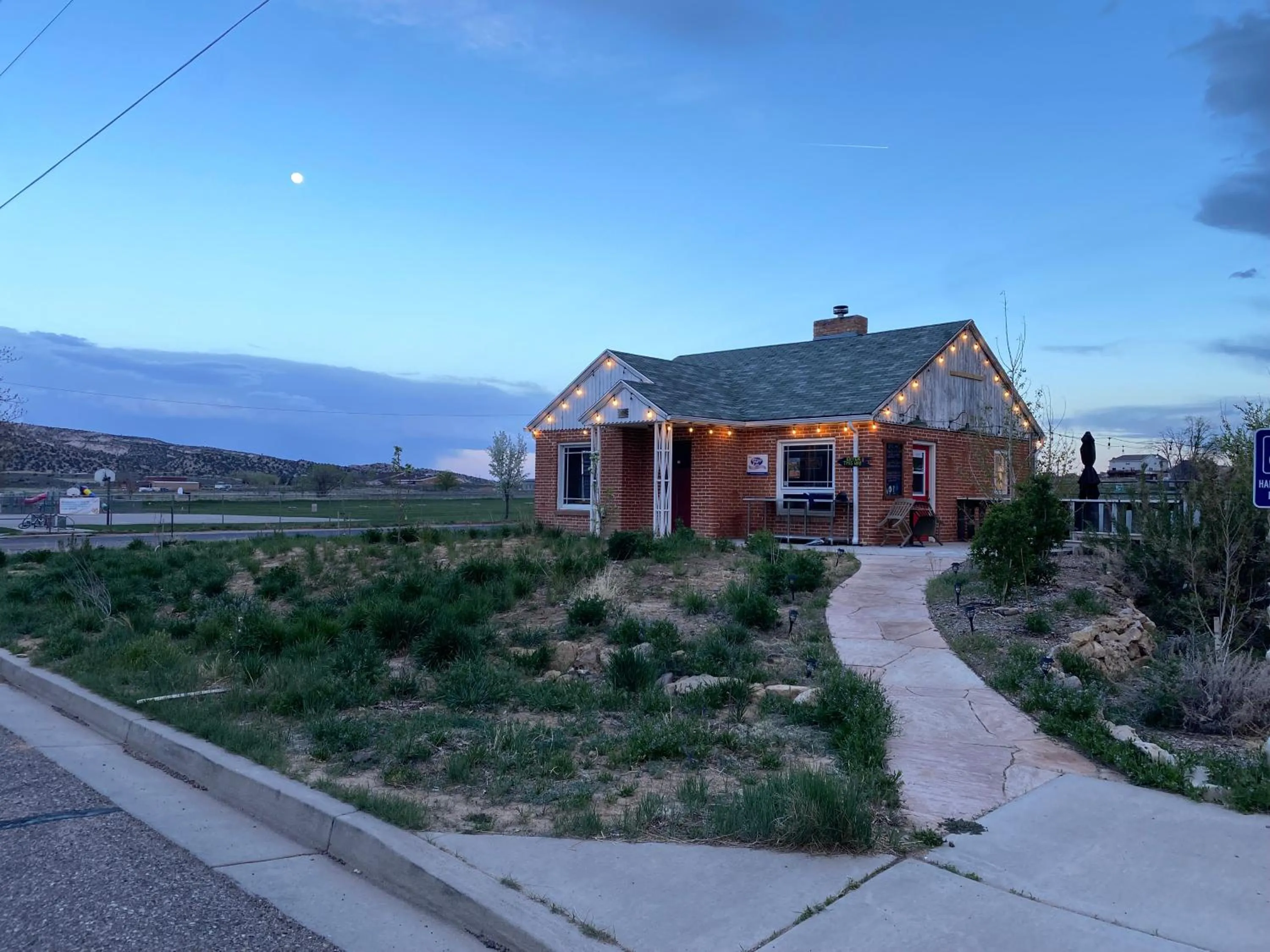 Restaurant/places to eat in The Loubird Inn