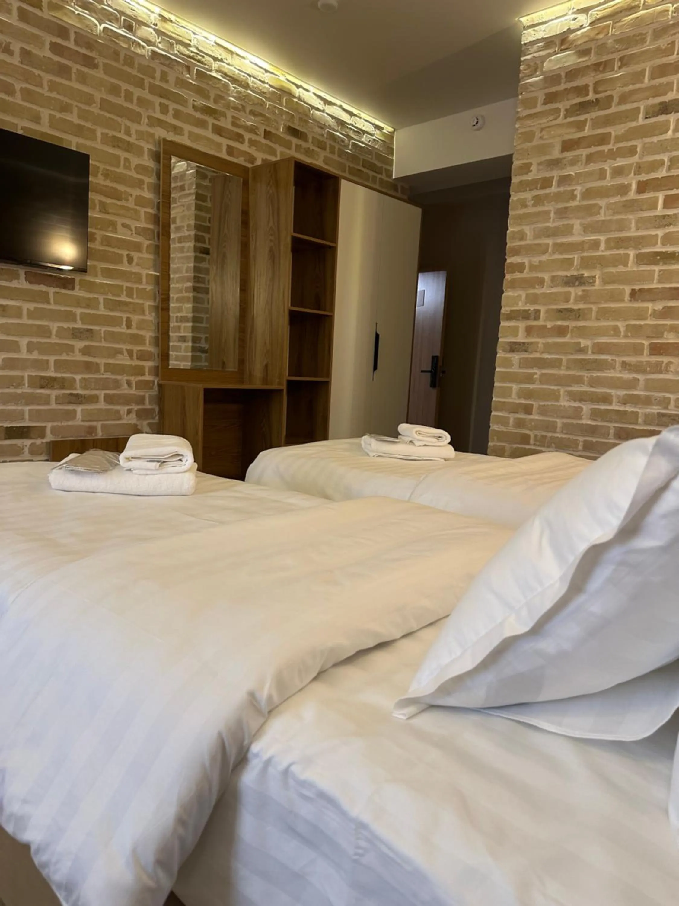 Photo of the whole room, Bed in Shahristan Art Boutique Hotel