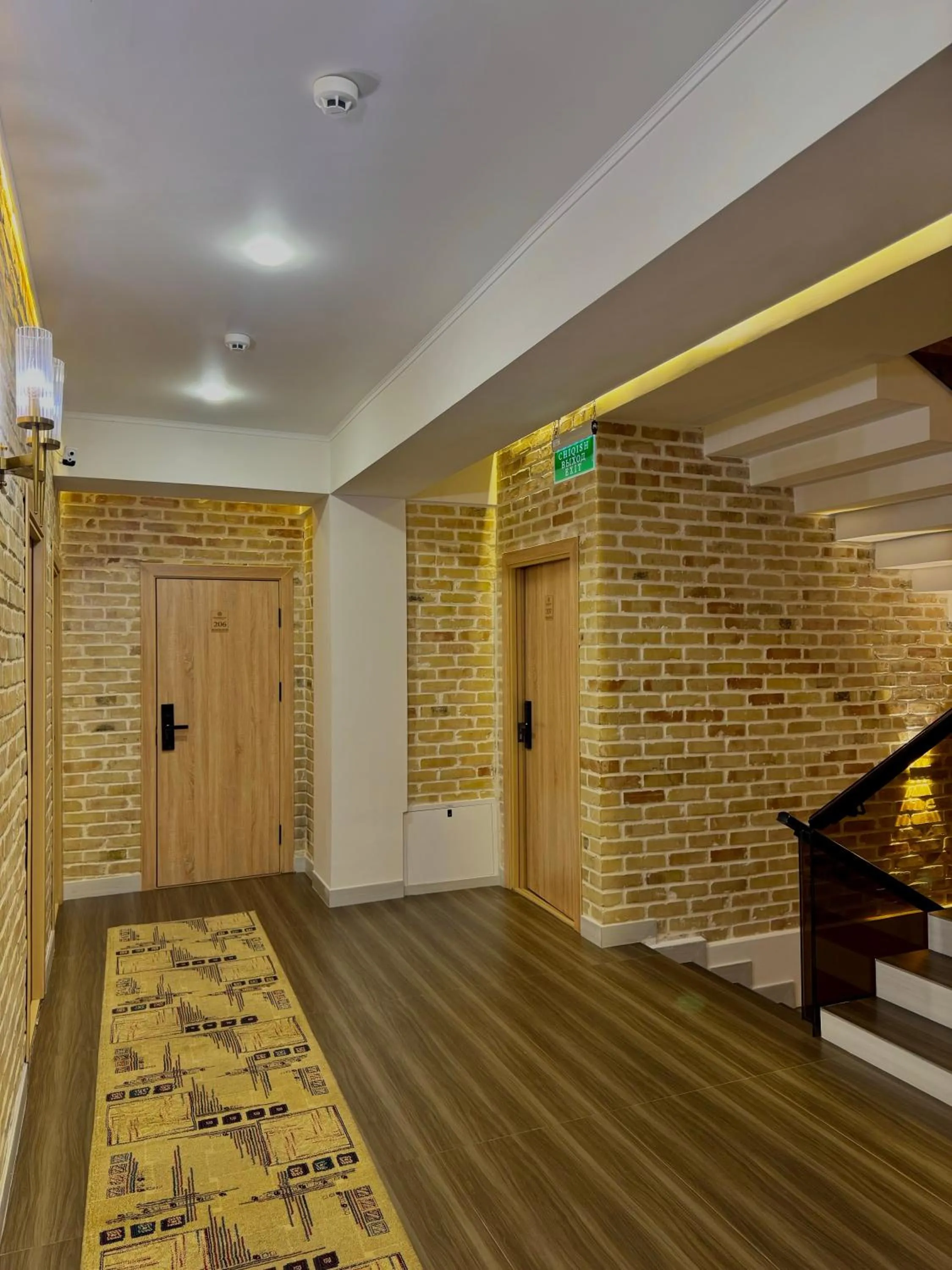 Communal lounge/ TV room in Shahristan Art Boutique Hotel