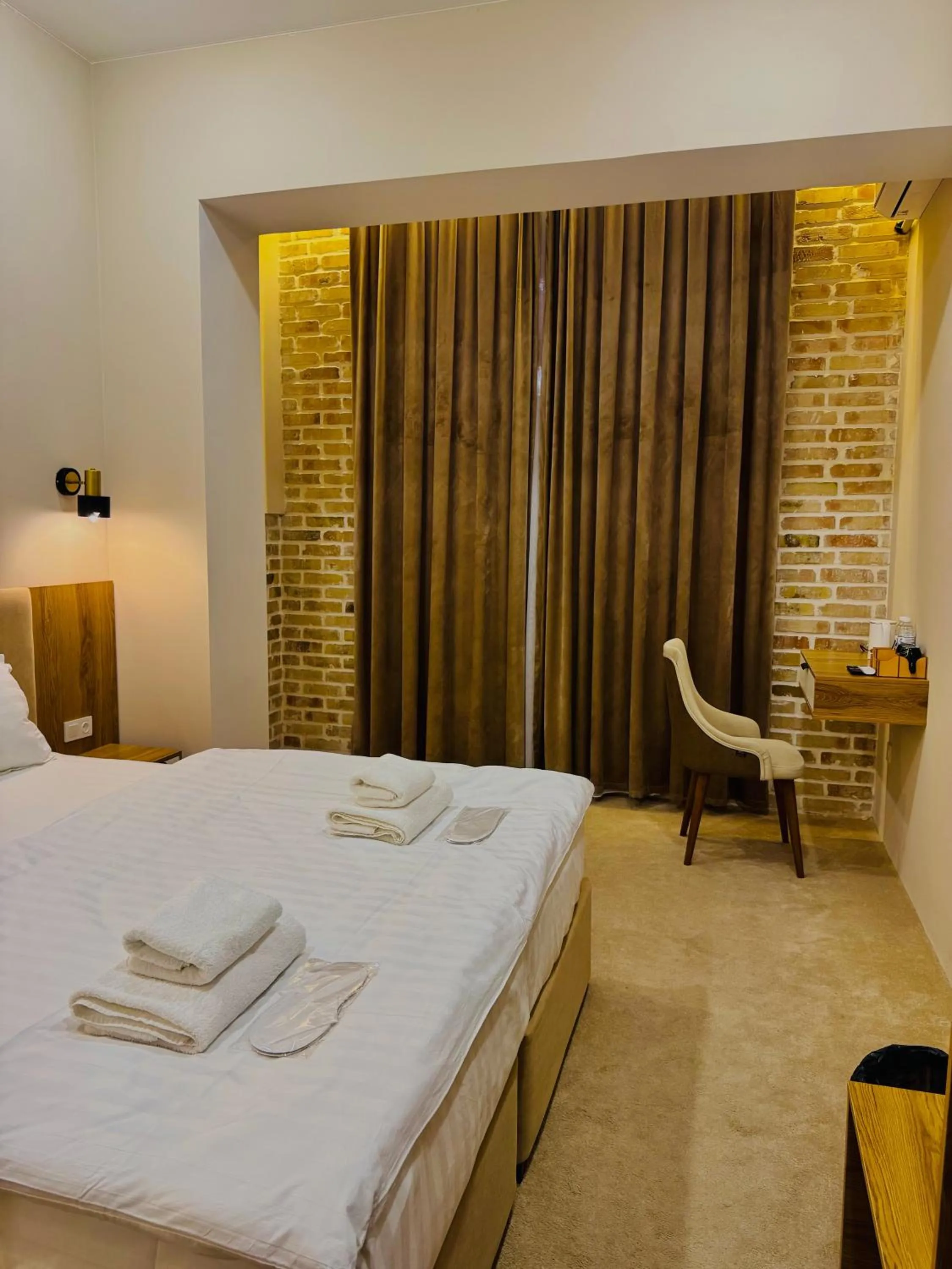 Bed in Shahristan Art Boutique Hotel