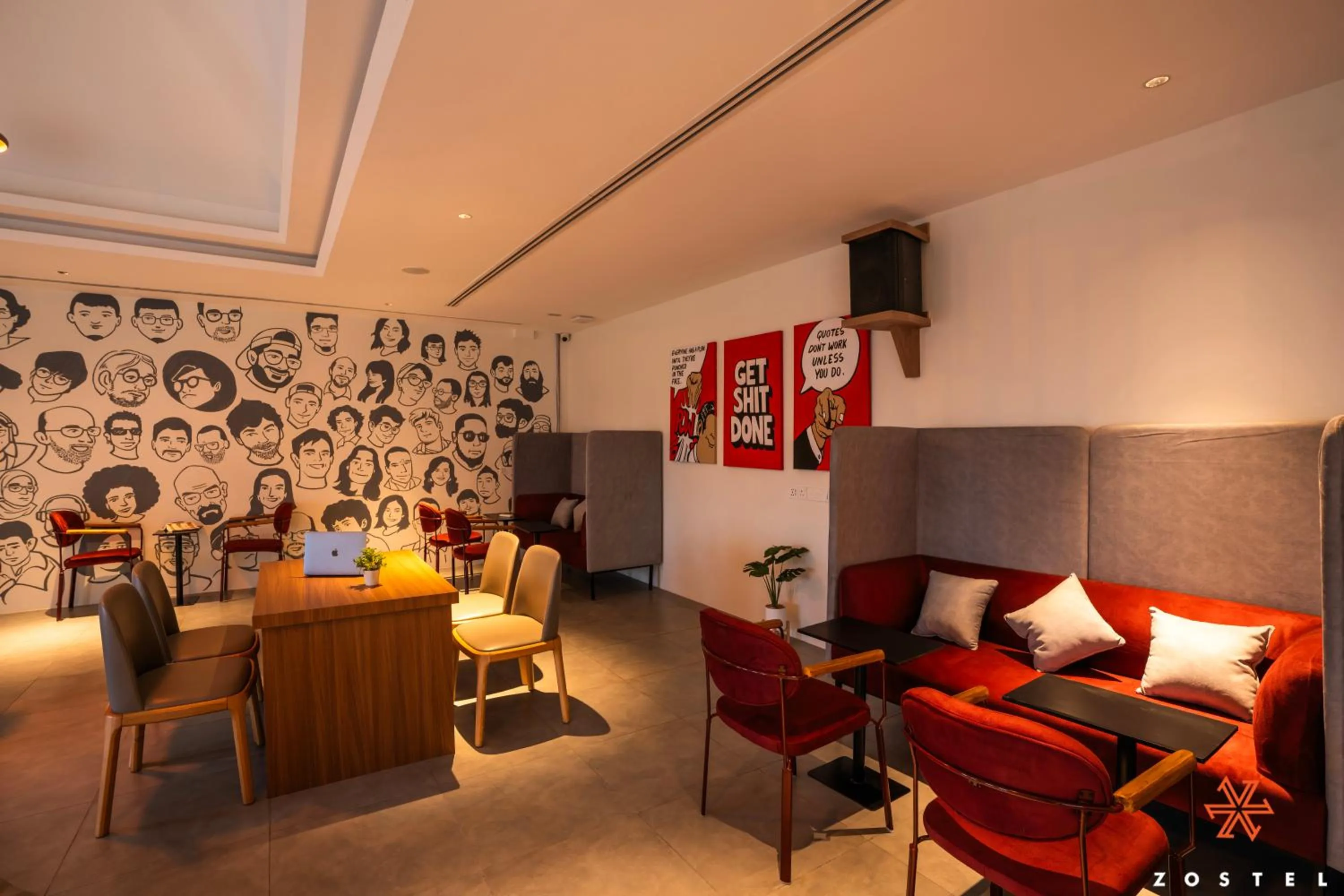 Lounge or bar in Zostel Phuket