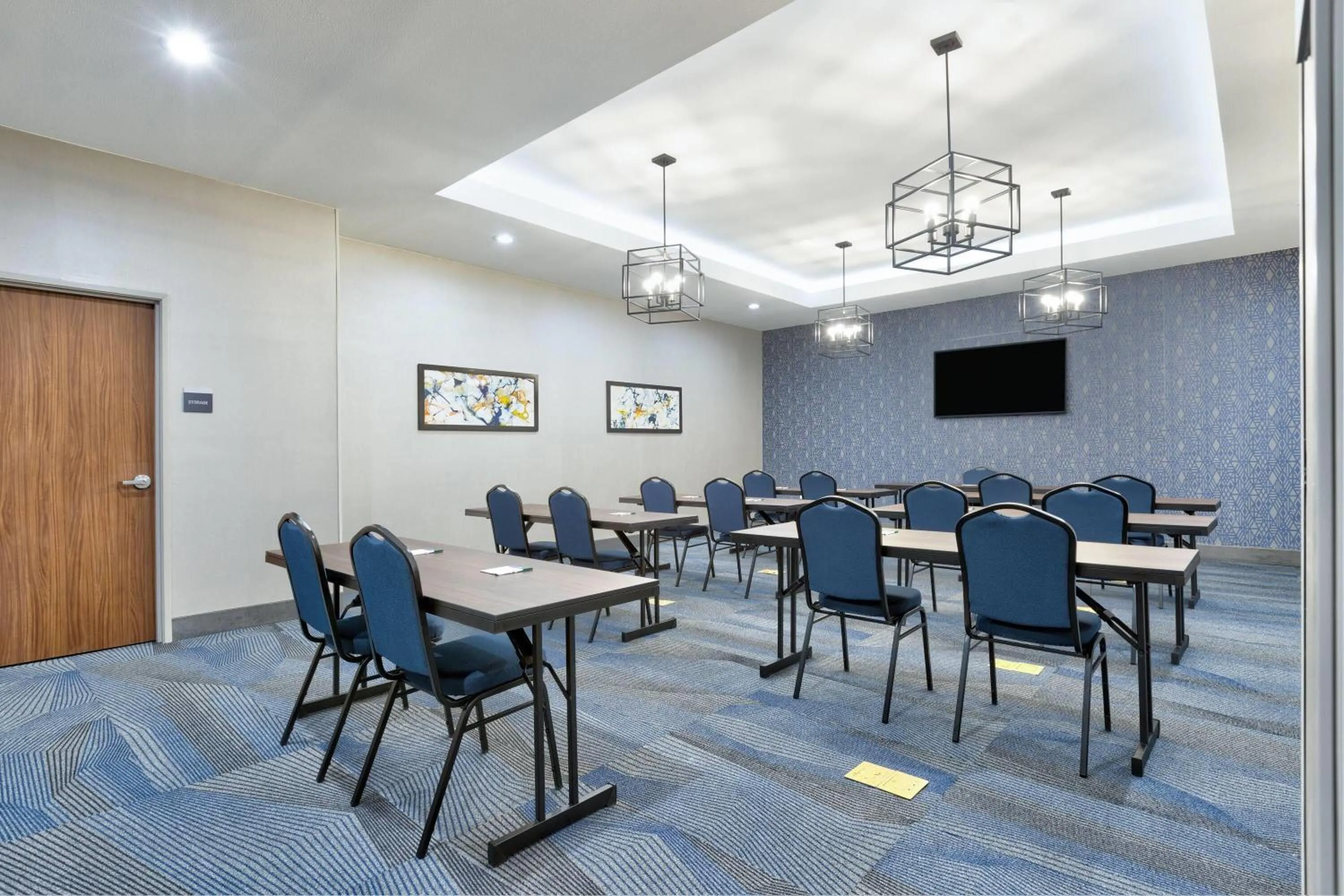 Meeting/conference room in La Quinta Inn & Suites by Wyndham Eagle Pass