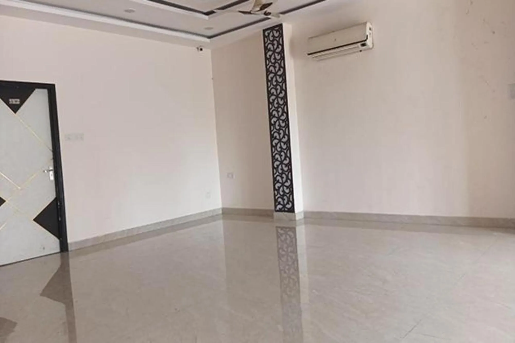 Lobby or reception in FabHotel Crown Inn