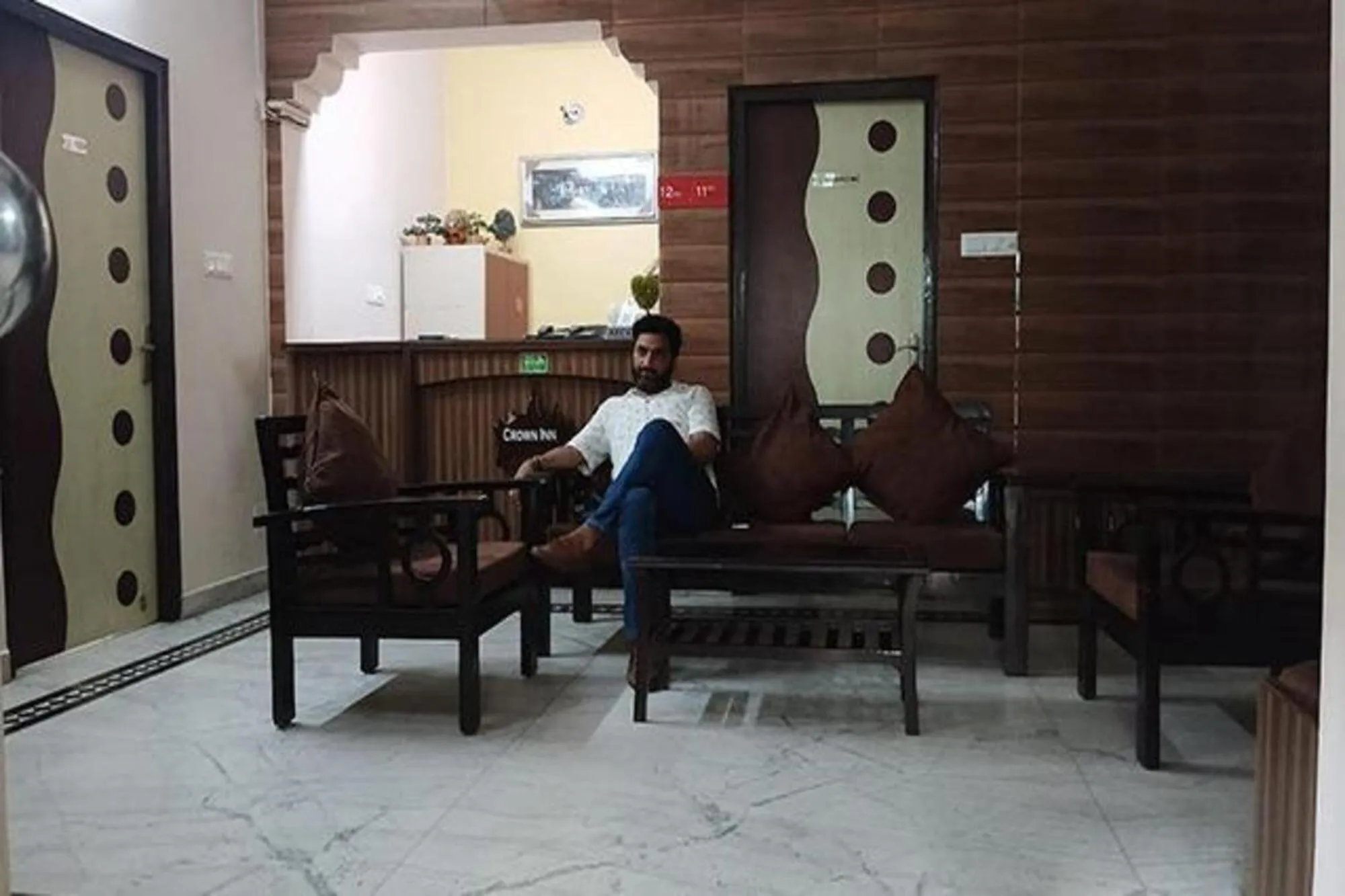 Seating area in FabHotel Crown Inn