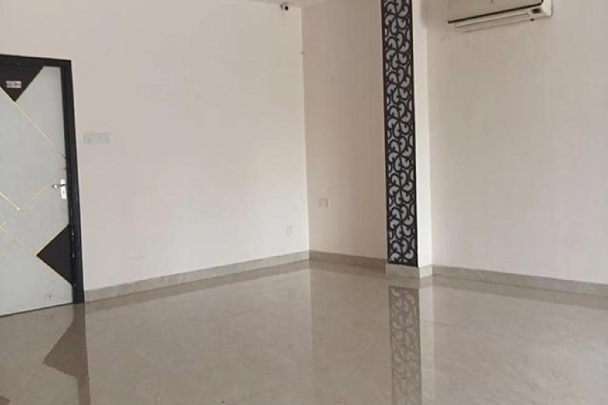 Lobby or reception in FabHotel Crown Inn