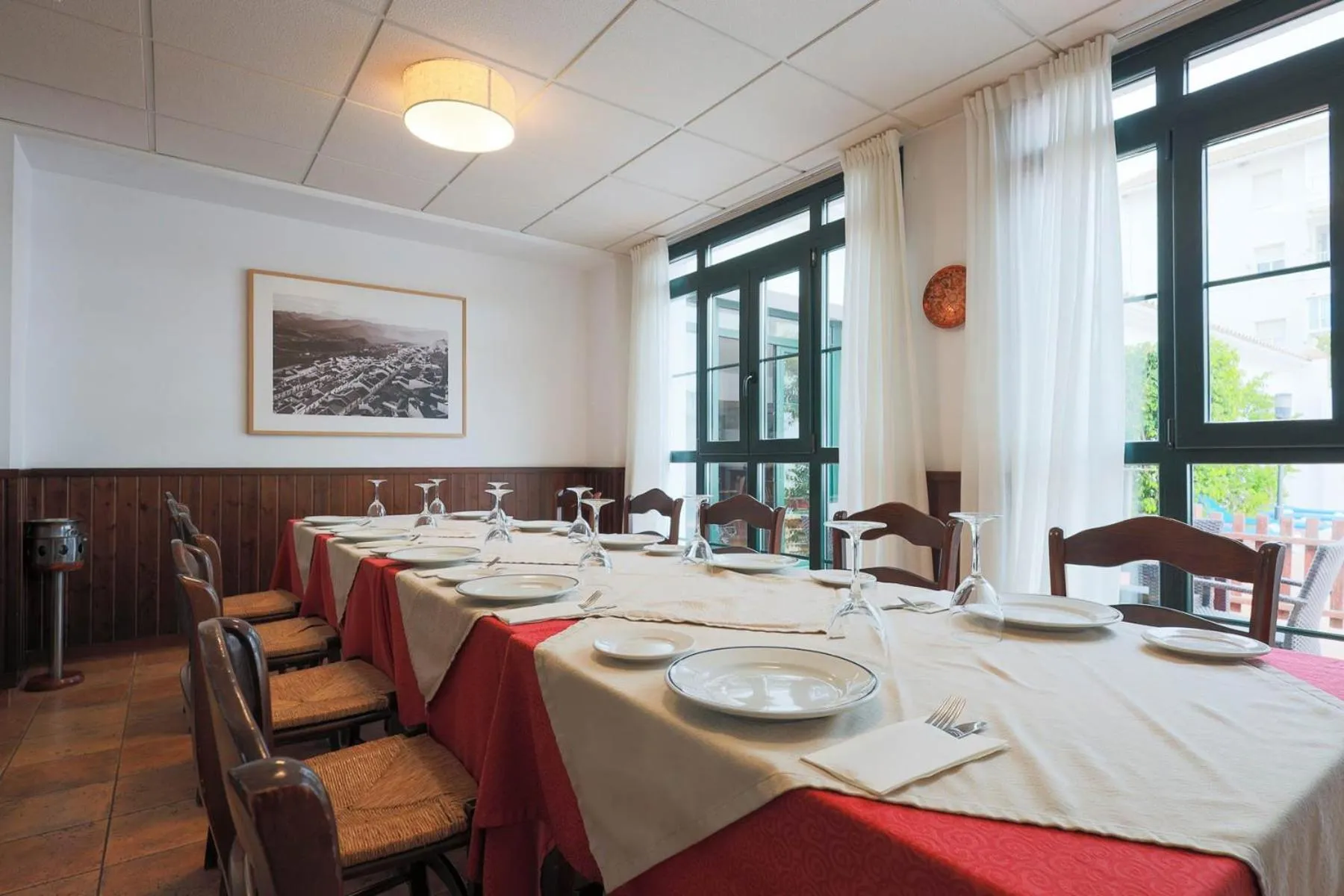 Restaurant/places to eat in Hotel Tugasa Sierra y Cal
