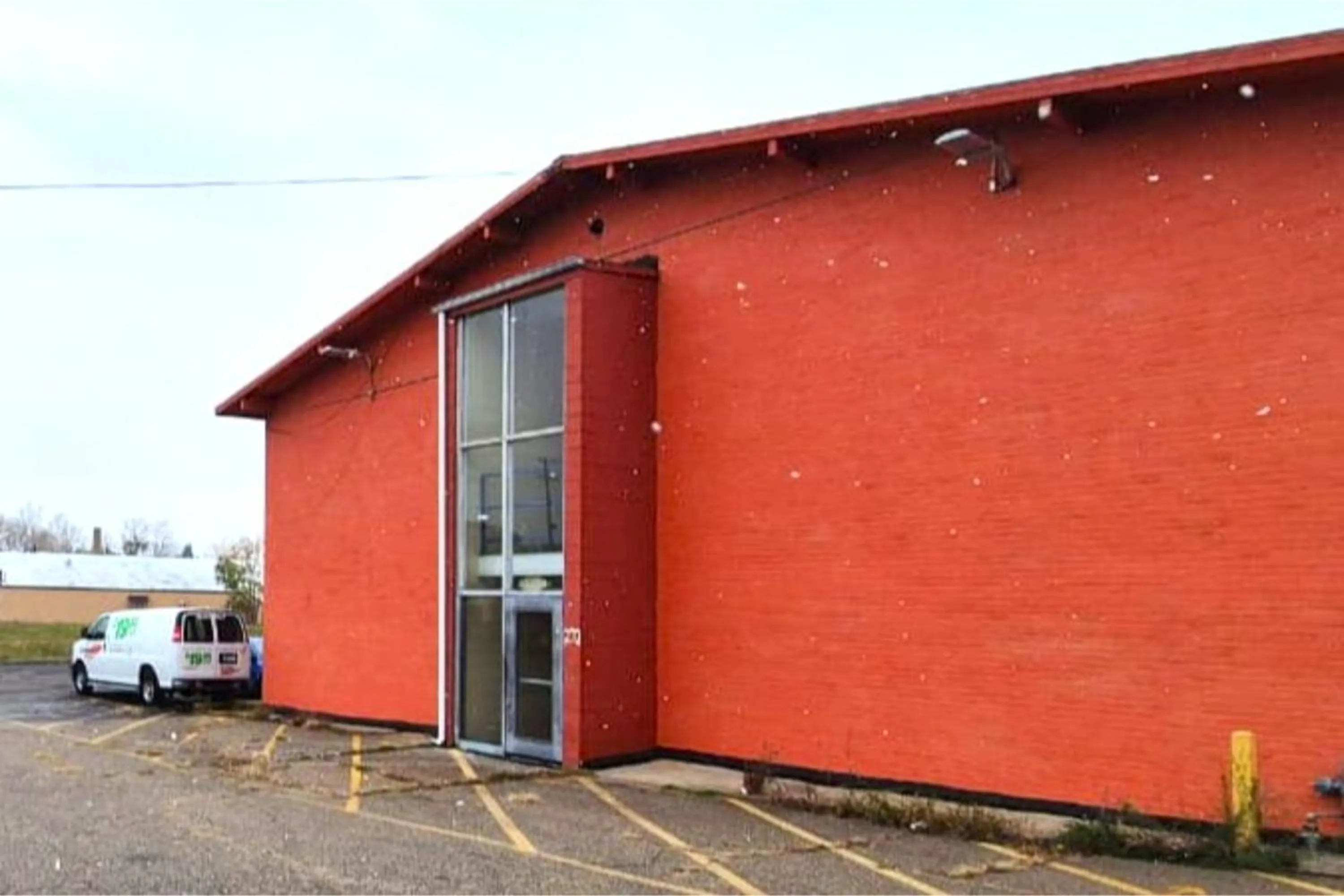 Facade/entrance in Capital O Pleasant Motel Grand Rapids MI