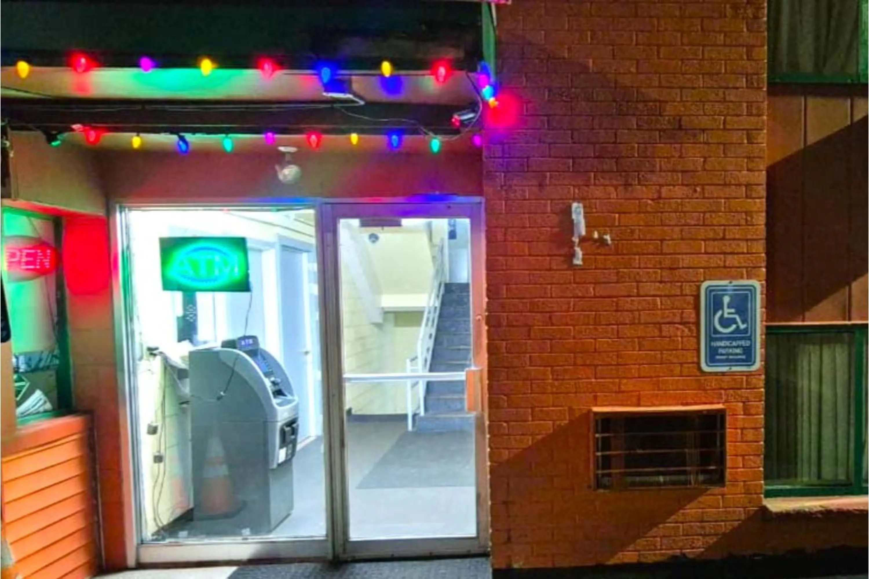 Lobby or reception in Capital O Pleasant Motel Grand Rapids MI