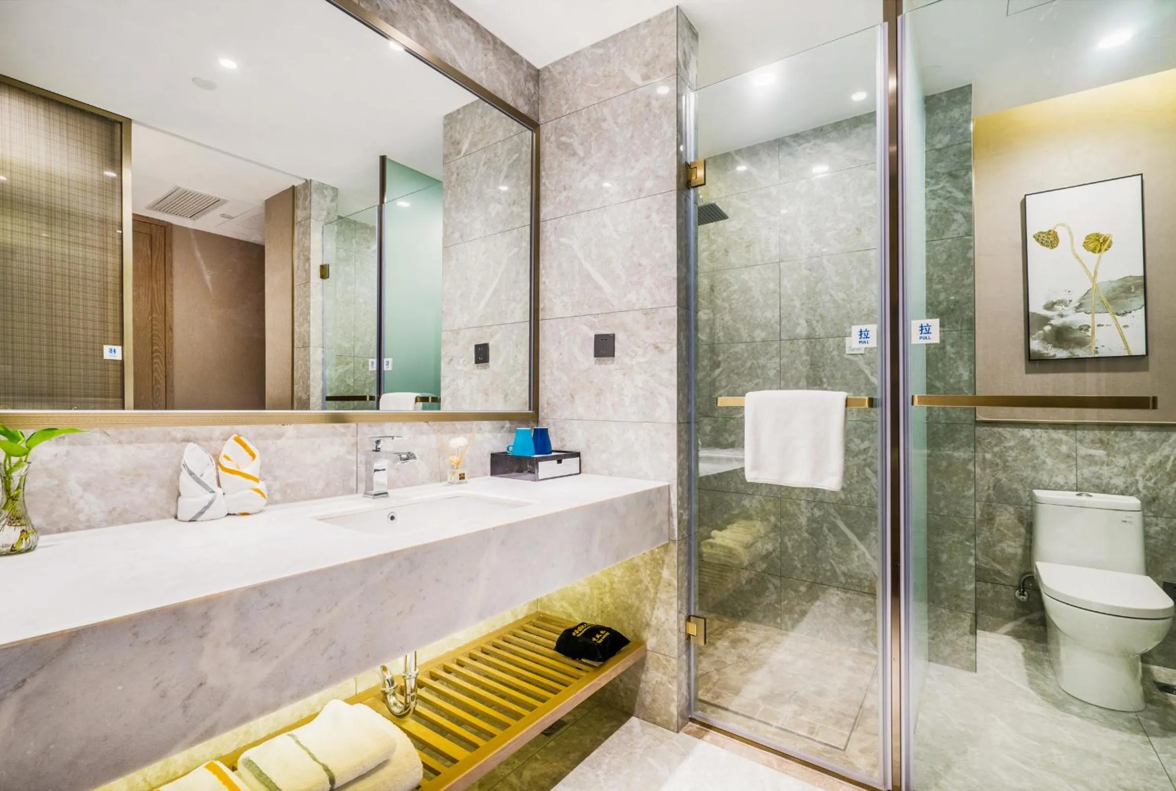 Photo of the whole room in Zhonghao International Hotel