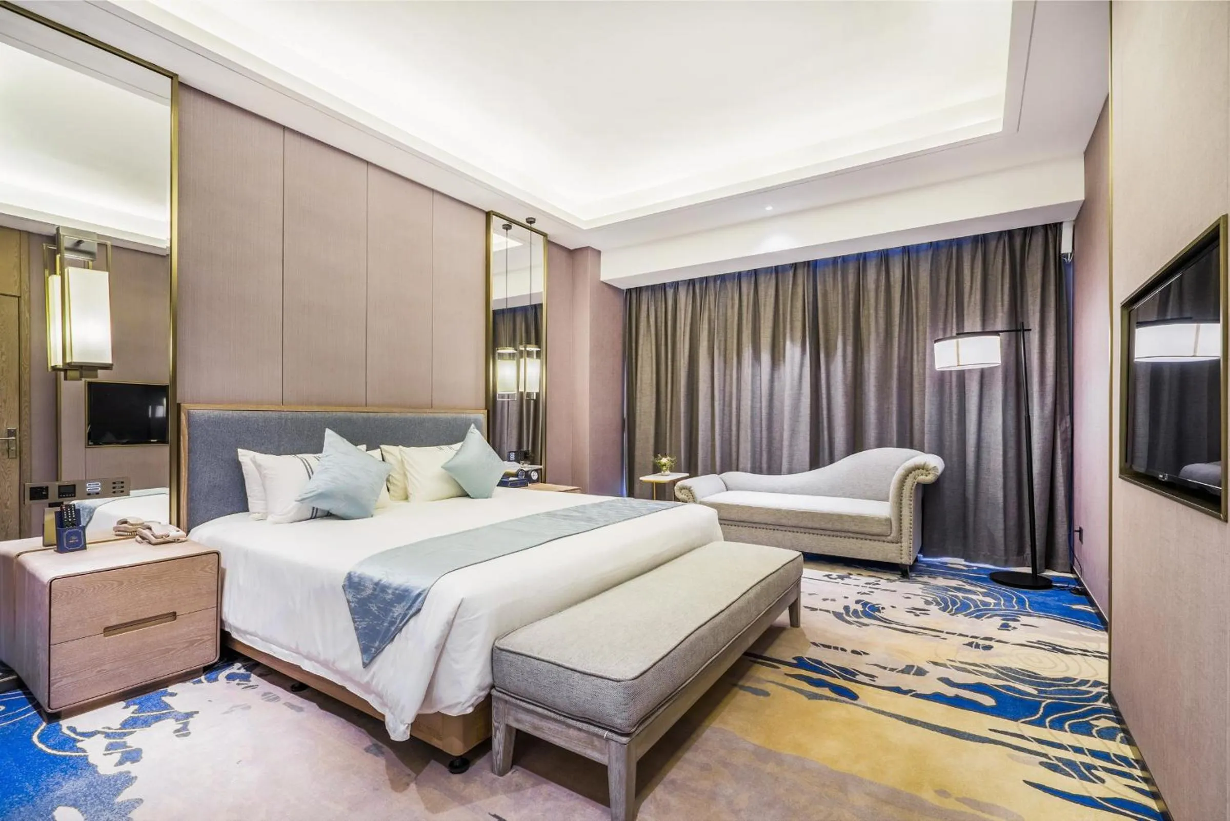 Photo of the whole room, Bed in Zhonghao International Hotel
