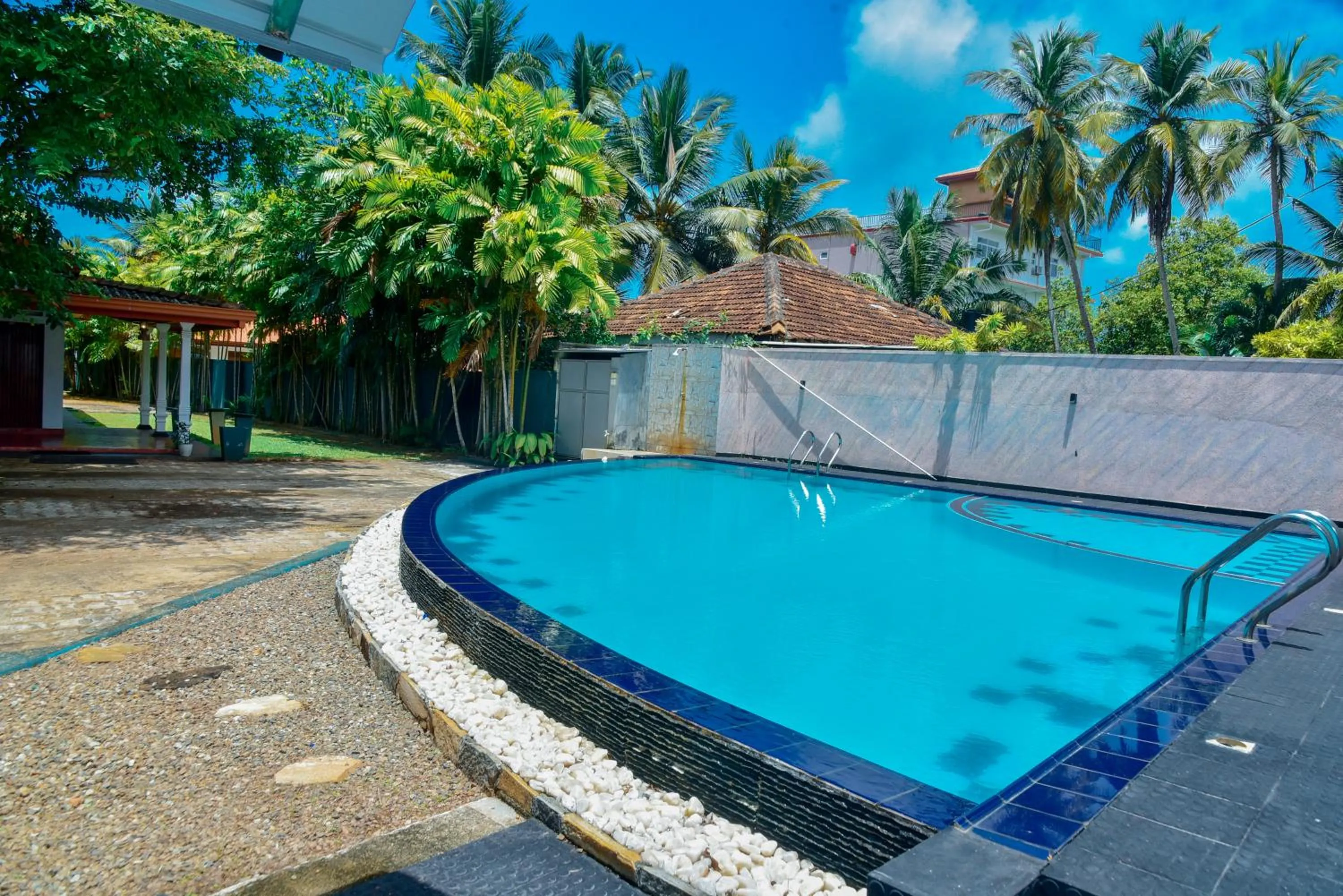 Swimming pool in Villa Thotiya