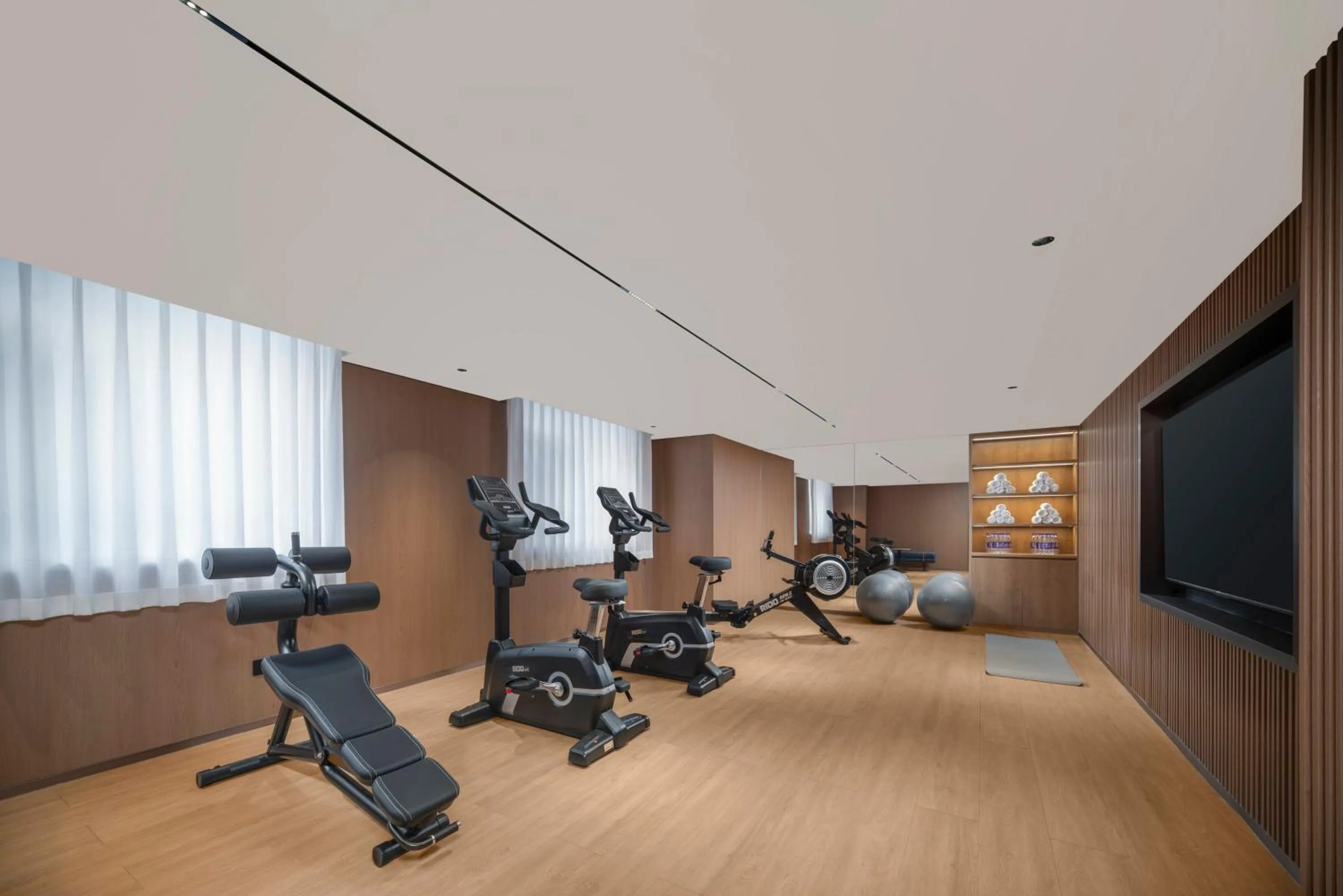 Spa and wellness centre/facilities in Holiday Inn Express Qingdao Downtown by IHG