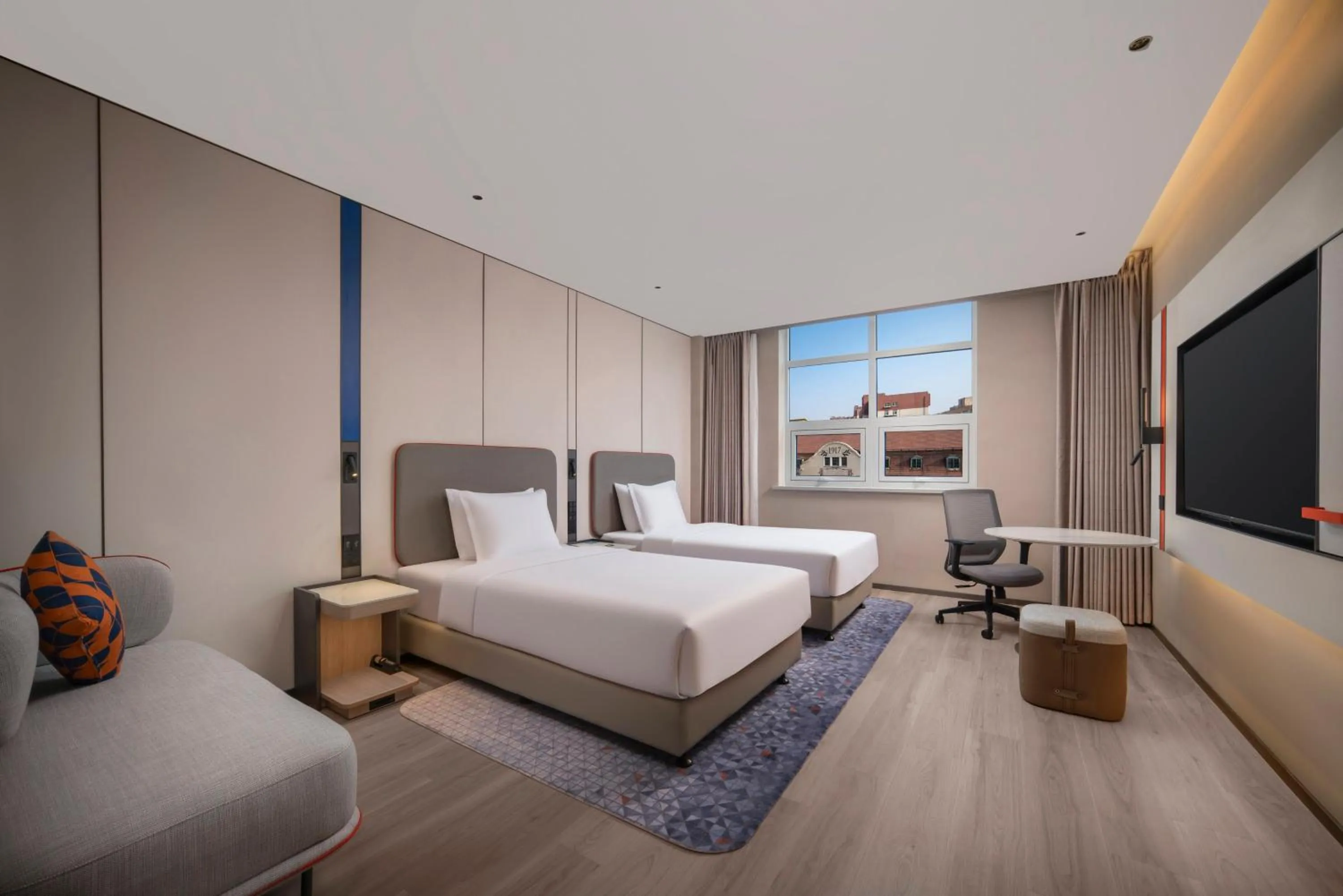 Photo of the whole room, Bed in Holiday Inn Express Qingdao Downtown by IHG