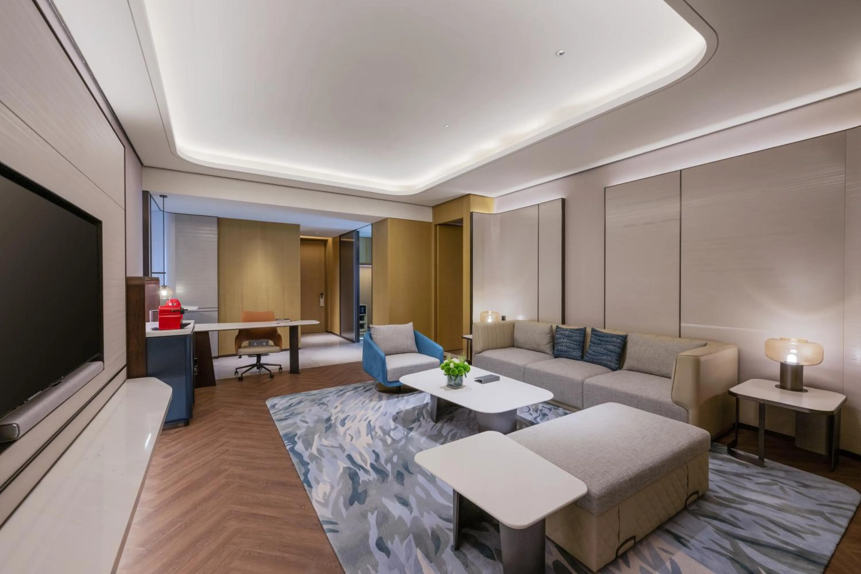 Bed in Crowne Plaza Weihai Binhai by IHG