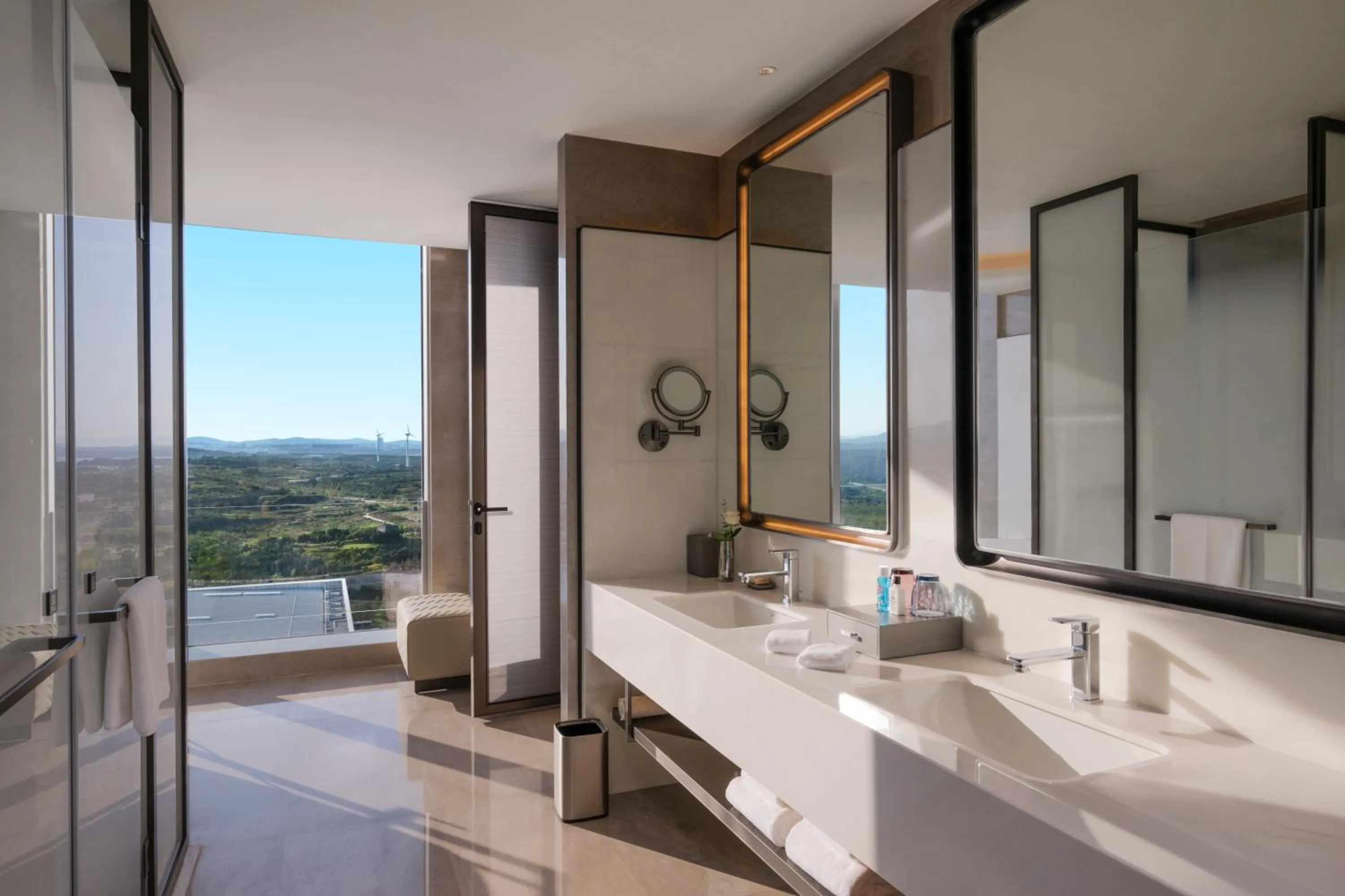 Toilet in Crowne Plaza Weihai Binhai by IHG