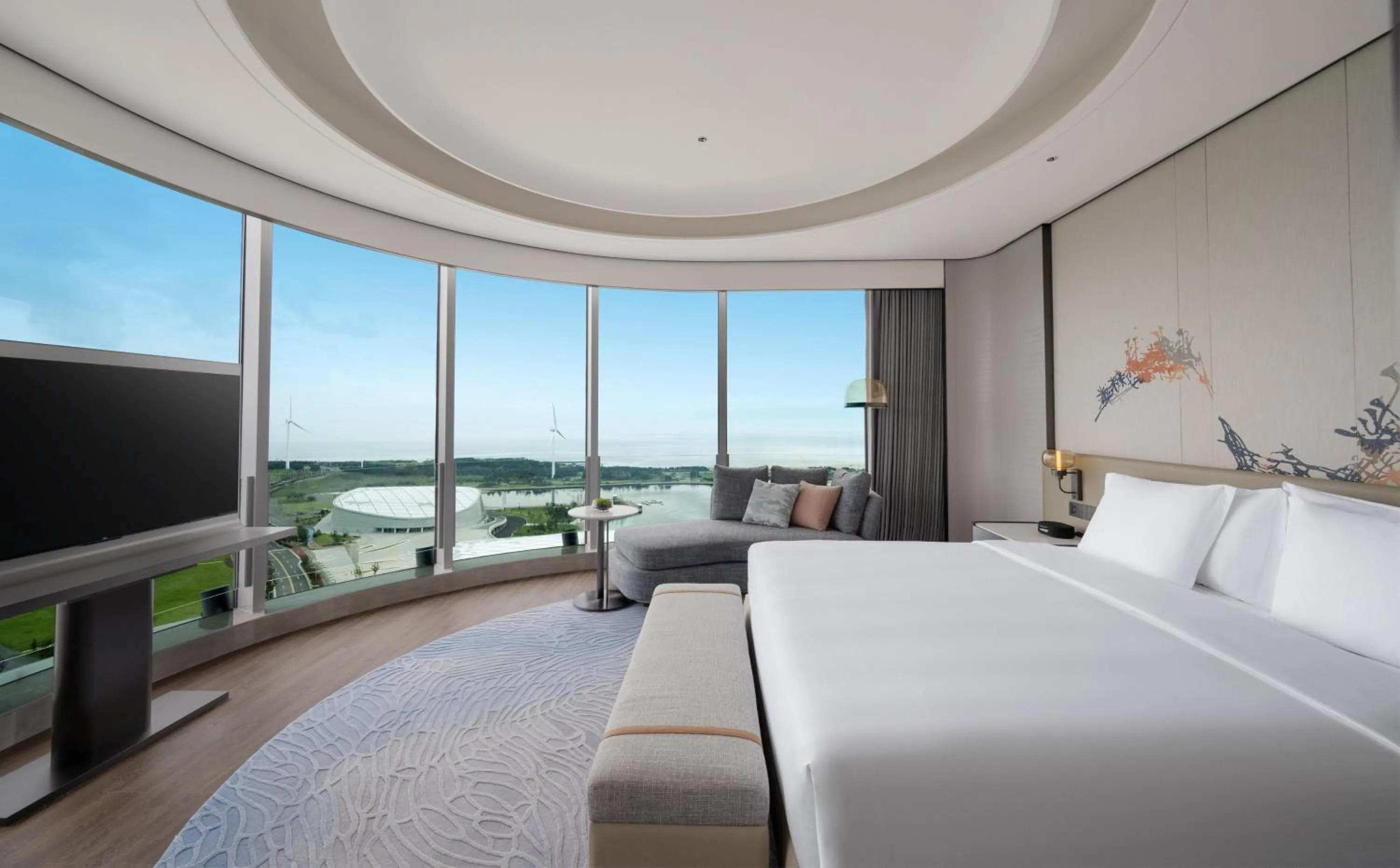 Photo of the whole room, Bed in Crowne Plaza Weihai Binhai by IHG