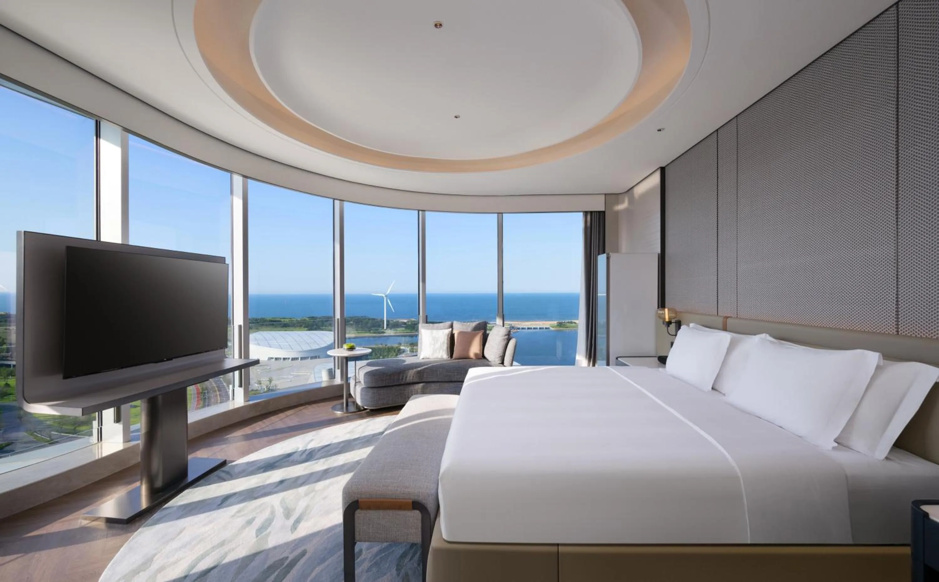 Bedroom, Bed in Crowne Plaza Weihai Binhai by IHG