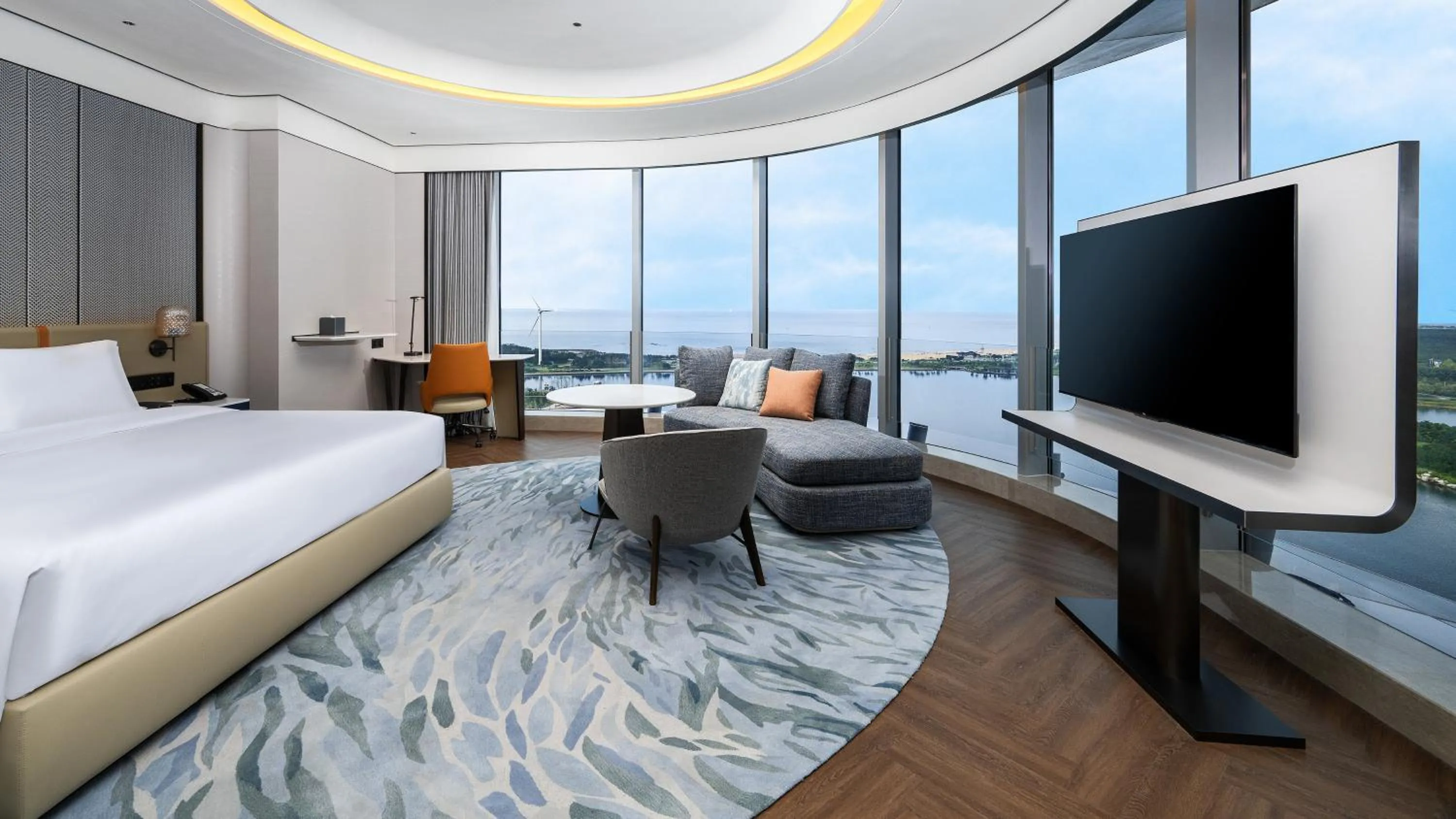 Photo of the whole room, Bed in Crowne Plaza Weihai Binhai by IHG