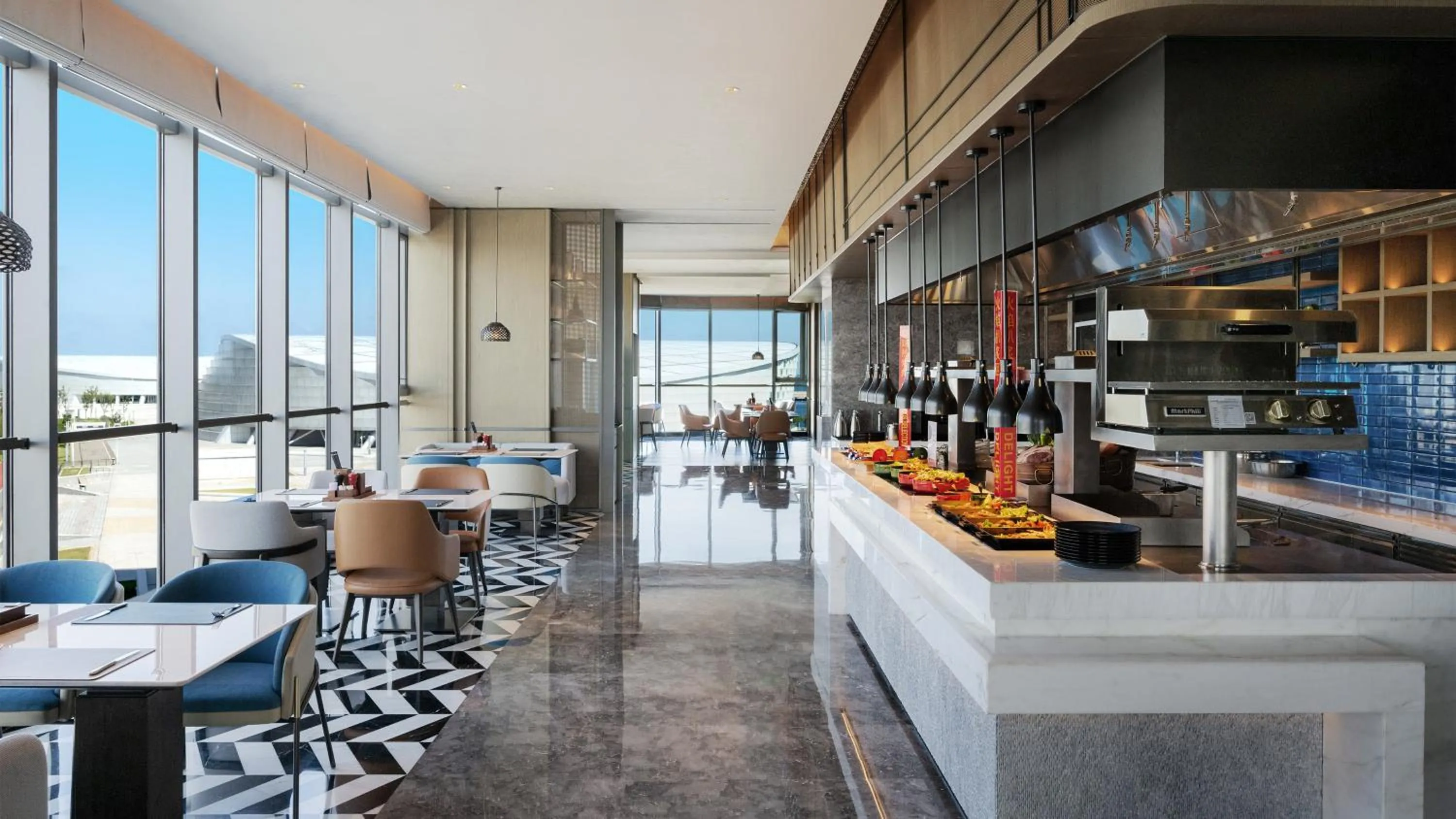 Restaurant/places to eat in Crowne Plaza Weihai Binhai by IHG