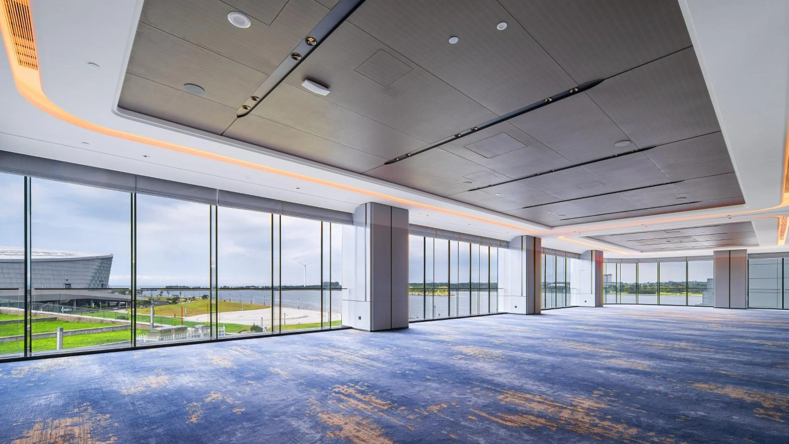 Meeting/conference room in Crowne Plaza Weihai Binhai by IHG