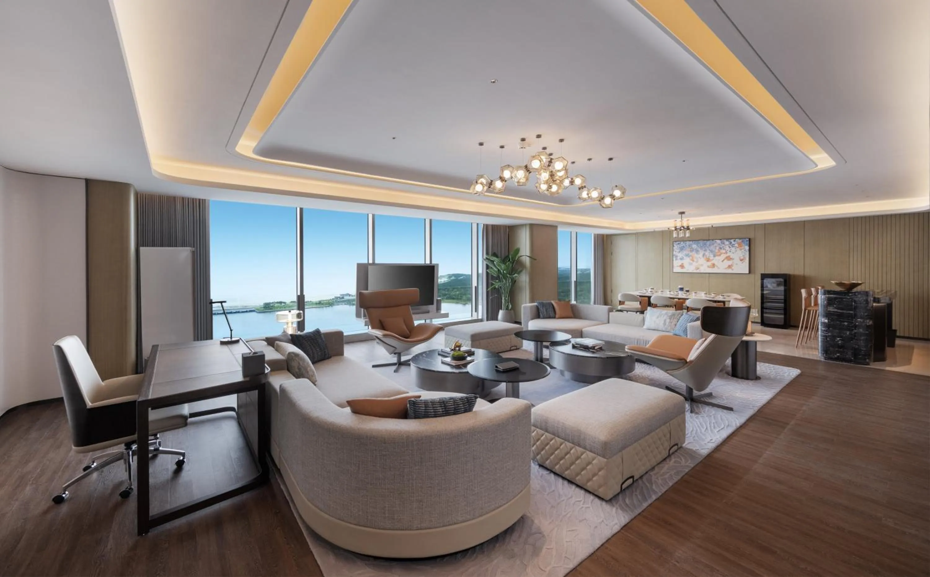 Bedroom in Crowne Plaza Weihai Binhai by IHG