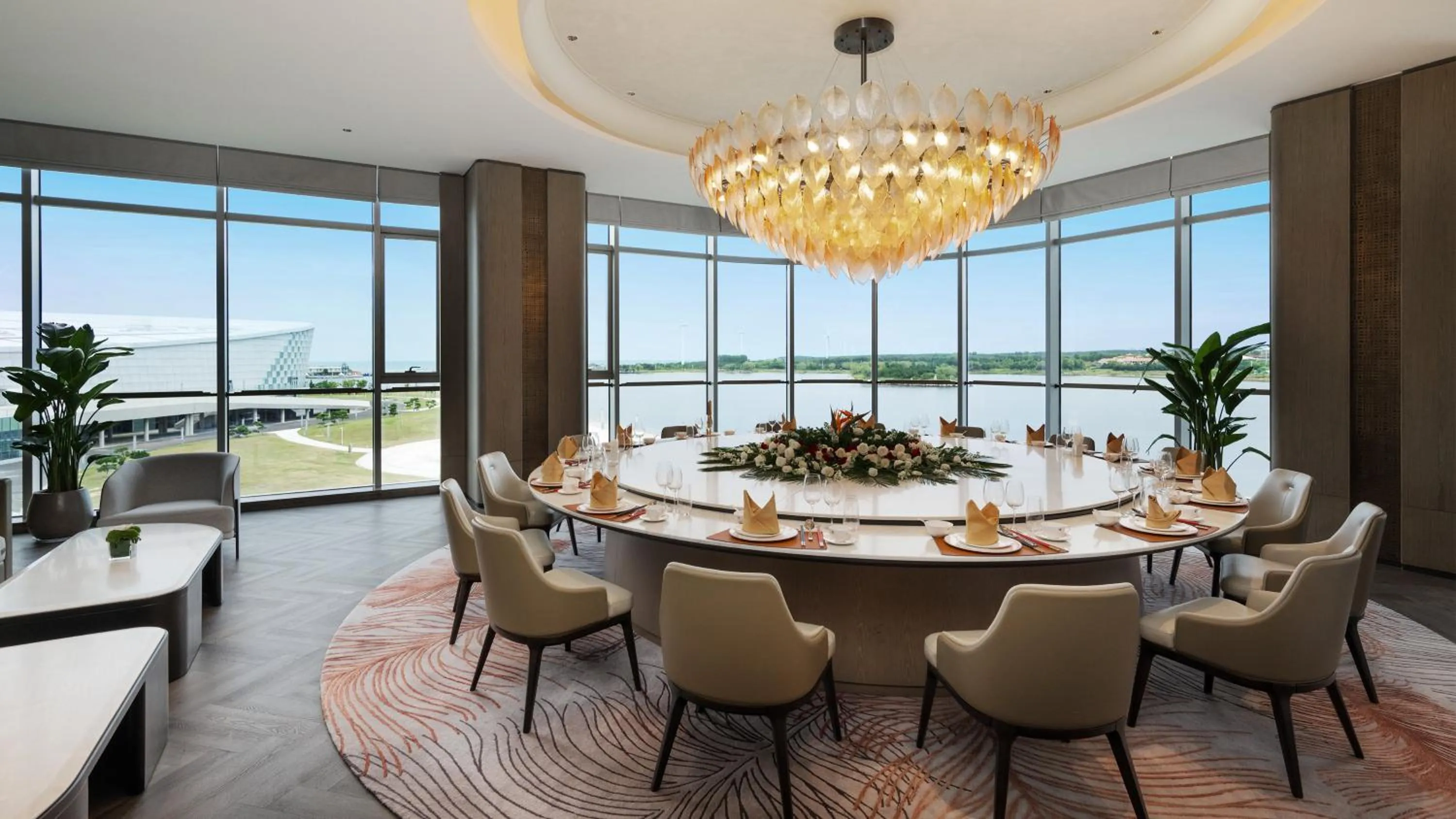 Restaurant/places to eat in Crowne Plaza Weihai Binhai by IHG