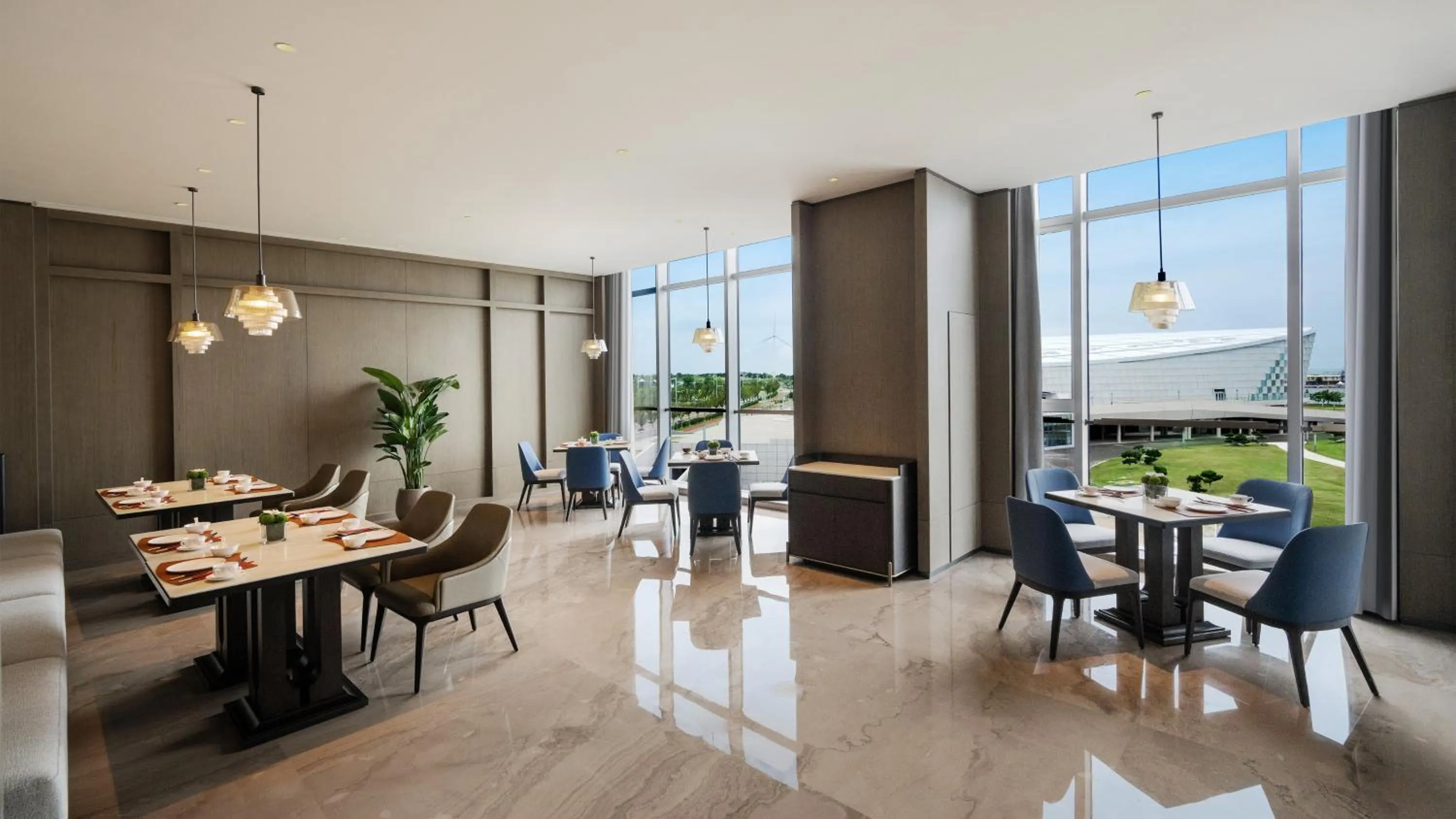 Restaurant/places to eat in Crowne Plaza Weihai Binhai by IHG