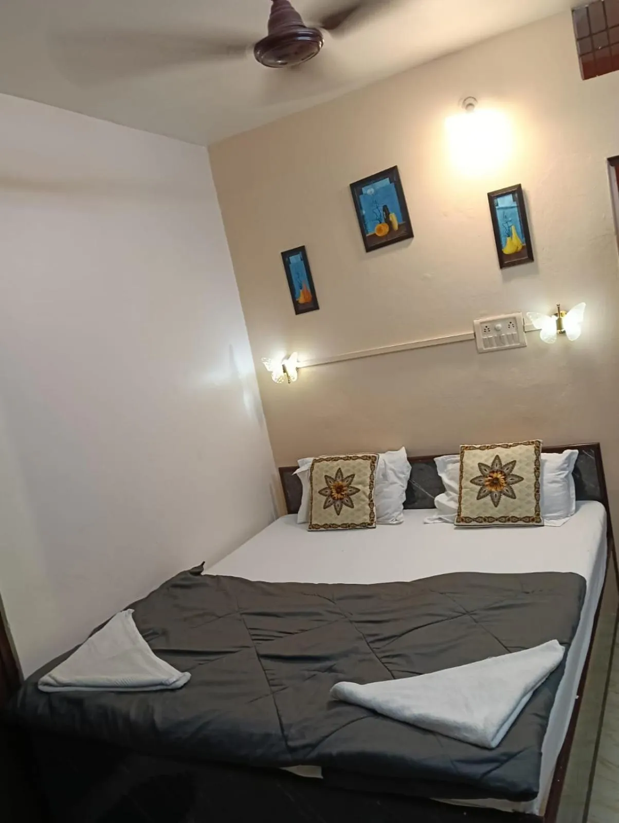 Bed in Banaras Rest House