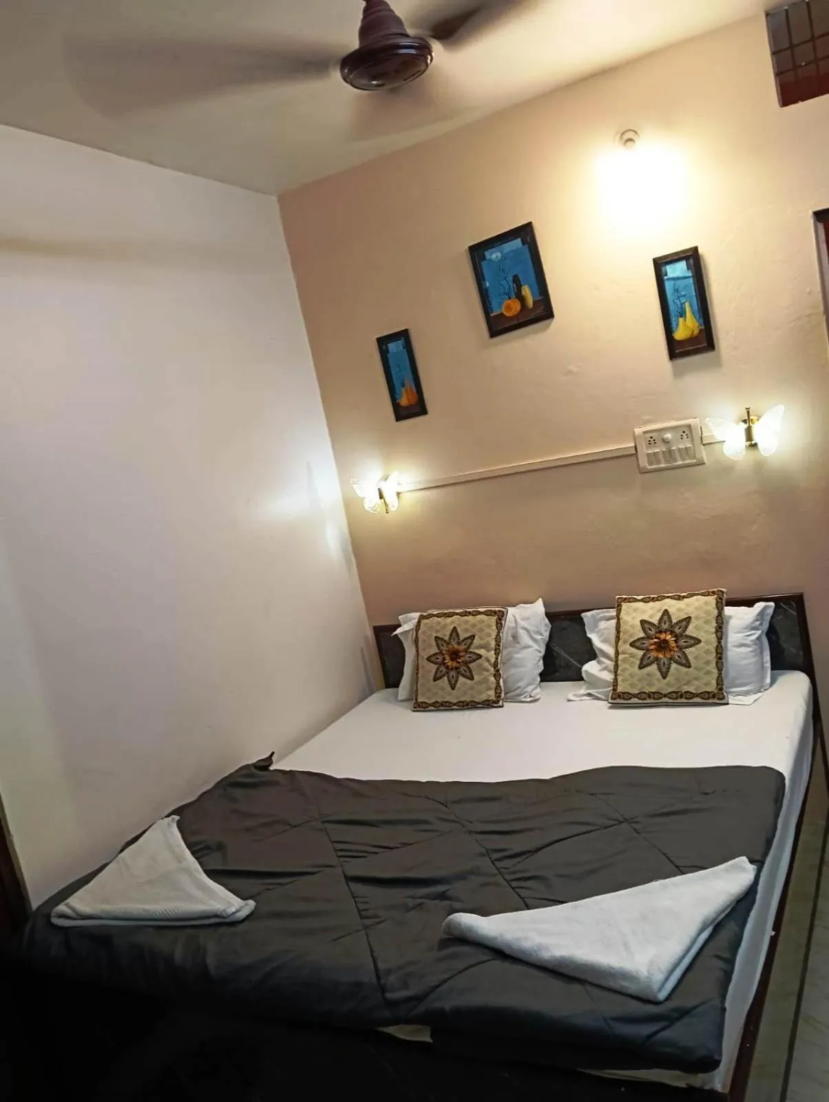 Bed in Banaras Rest House