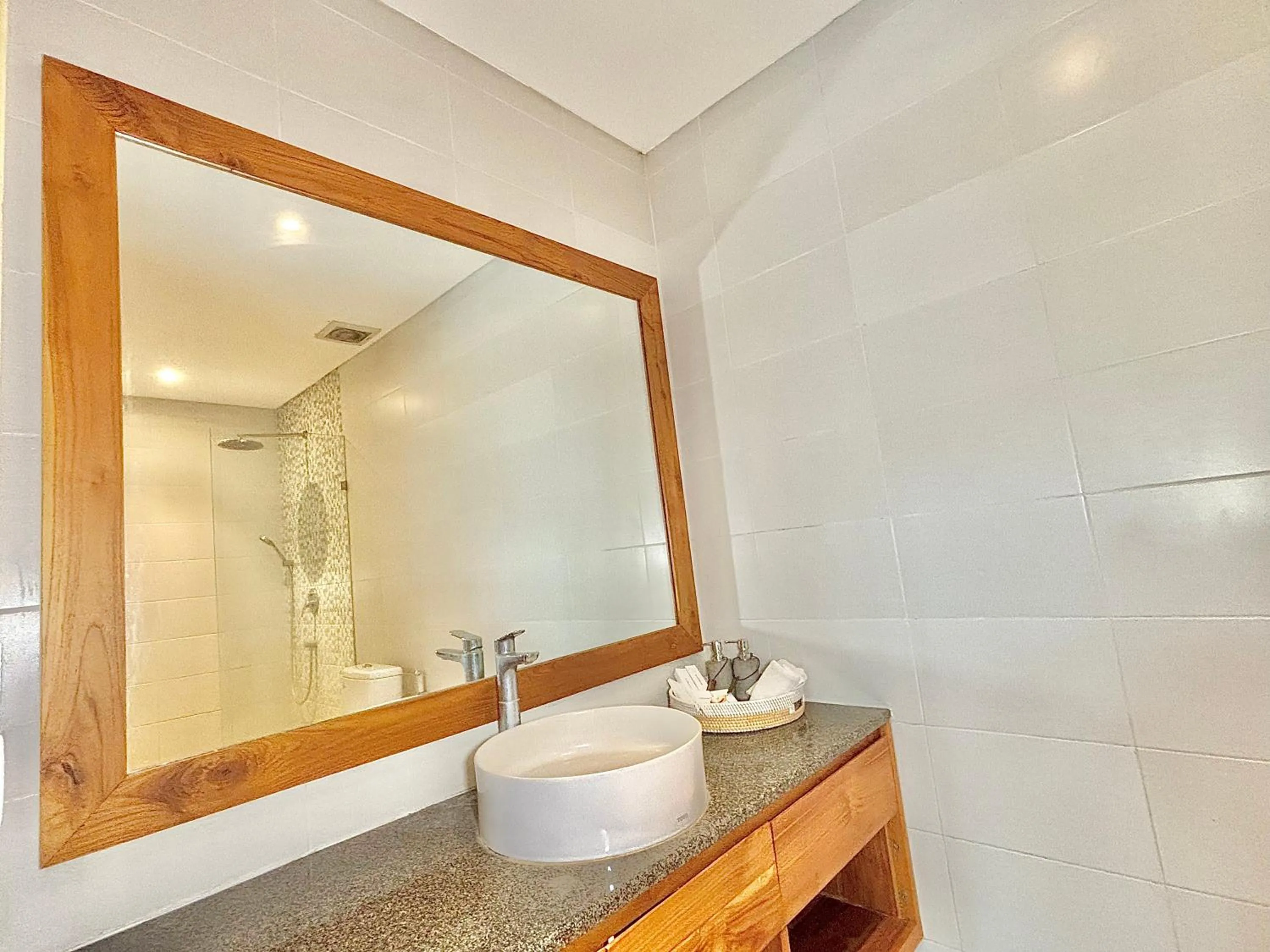 Bathroom in Kamayu Ubud by Puri Signatures