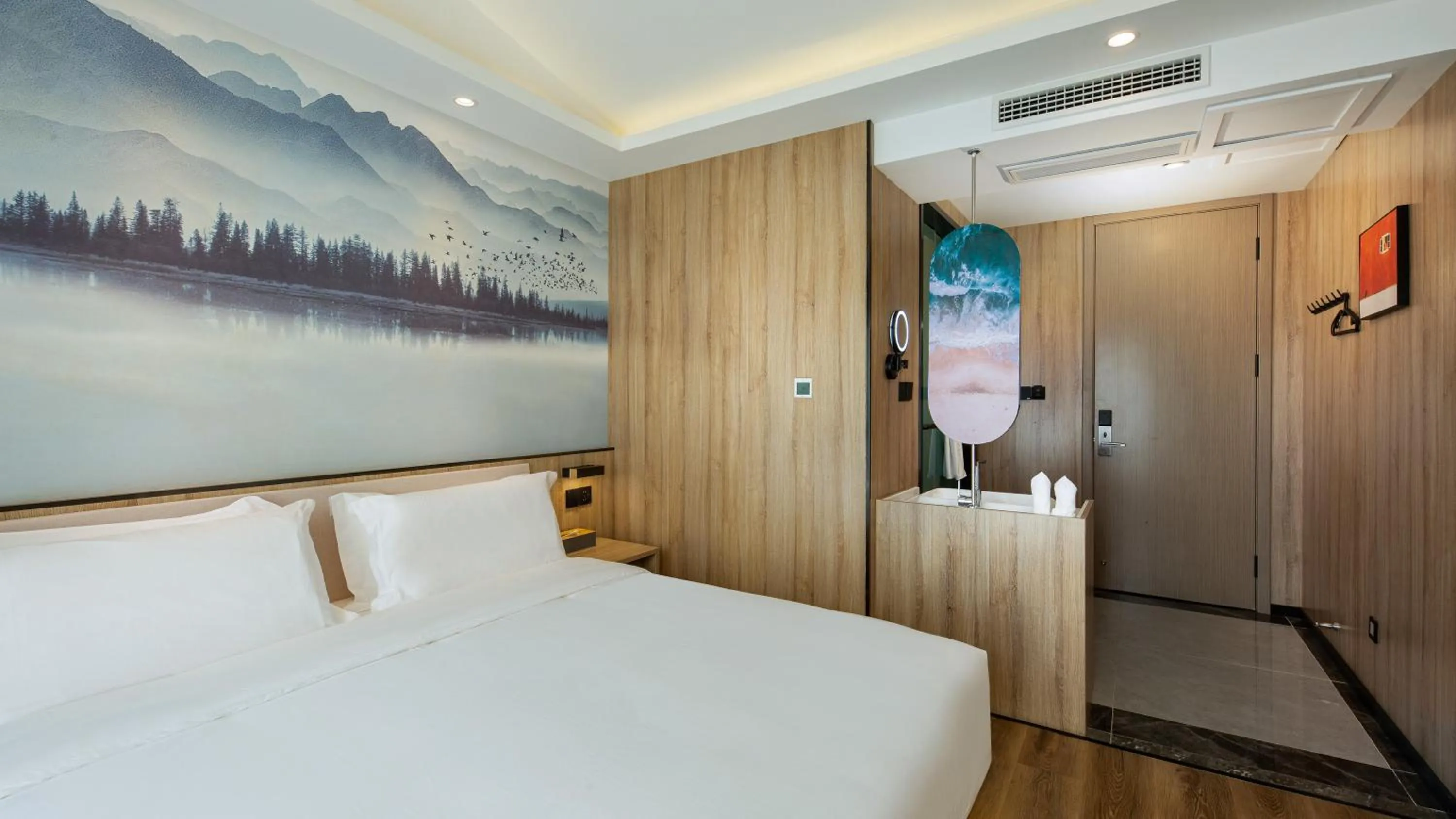 Bedroom, Bed in Floral Hotel Qingdao Dreamship Seaview Hotel