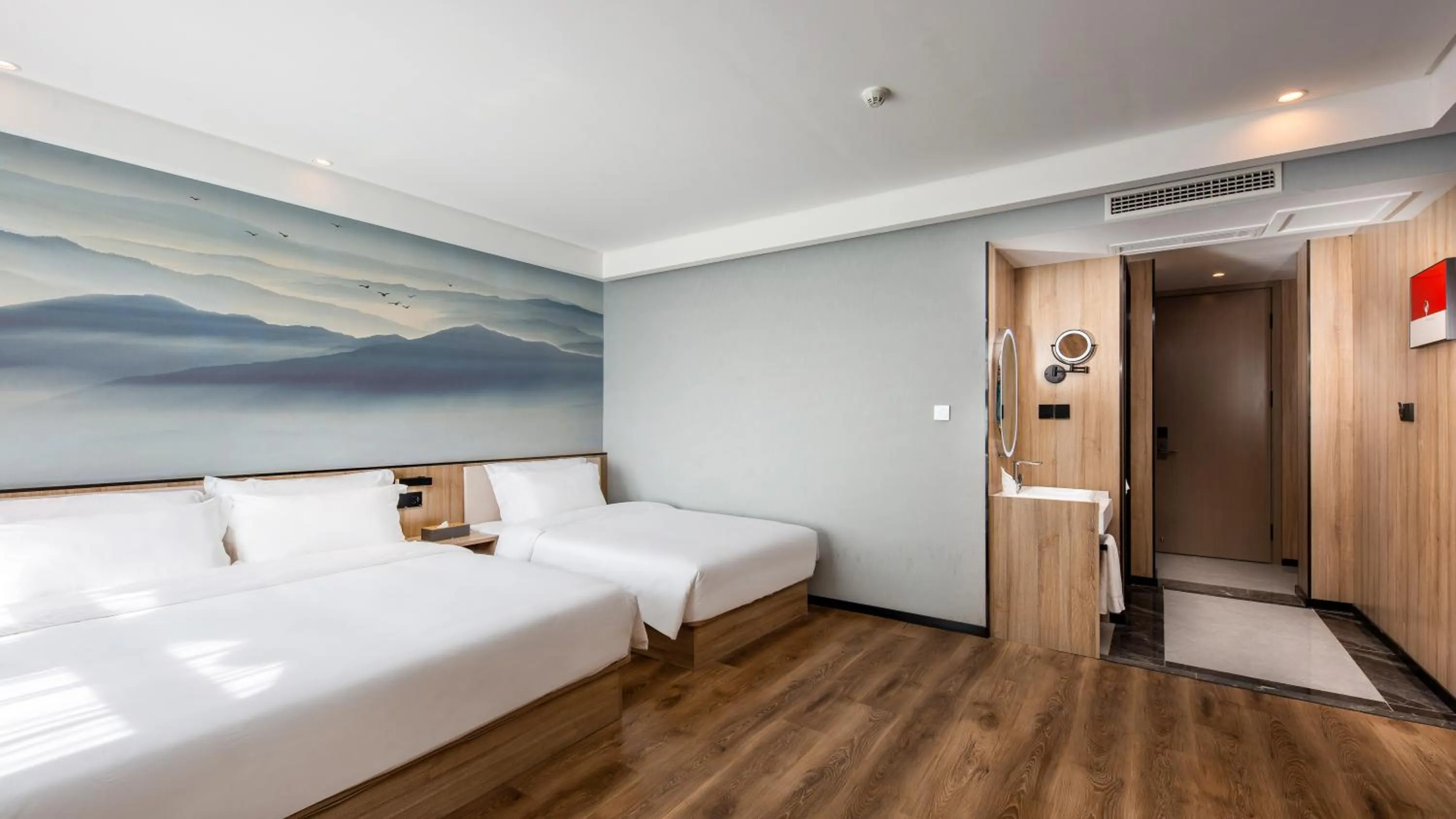 Bedroom, Bed in Floral Hotel Qingdao Dreamship Seaview Hotel