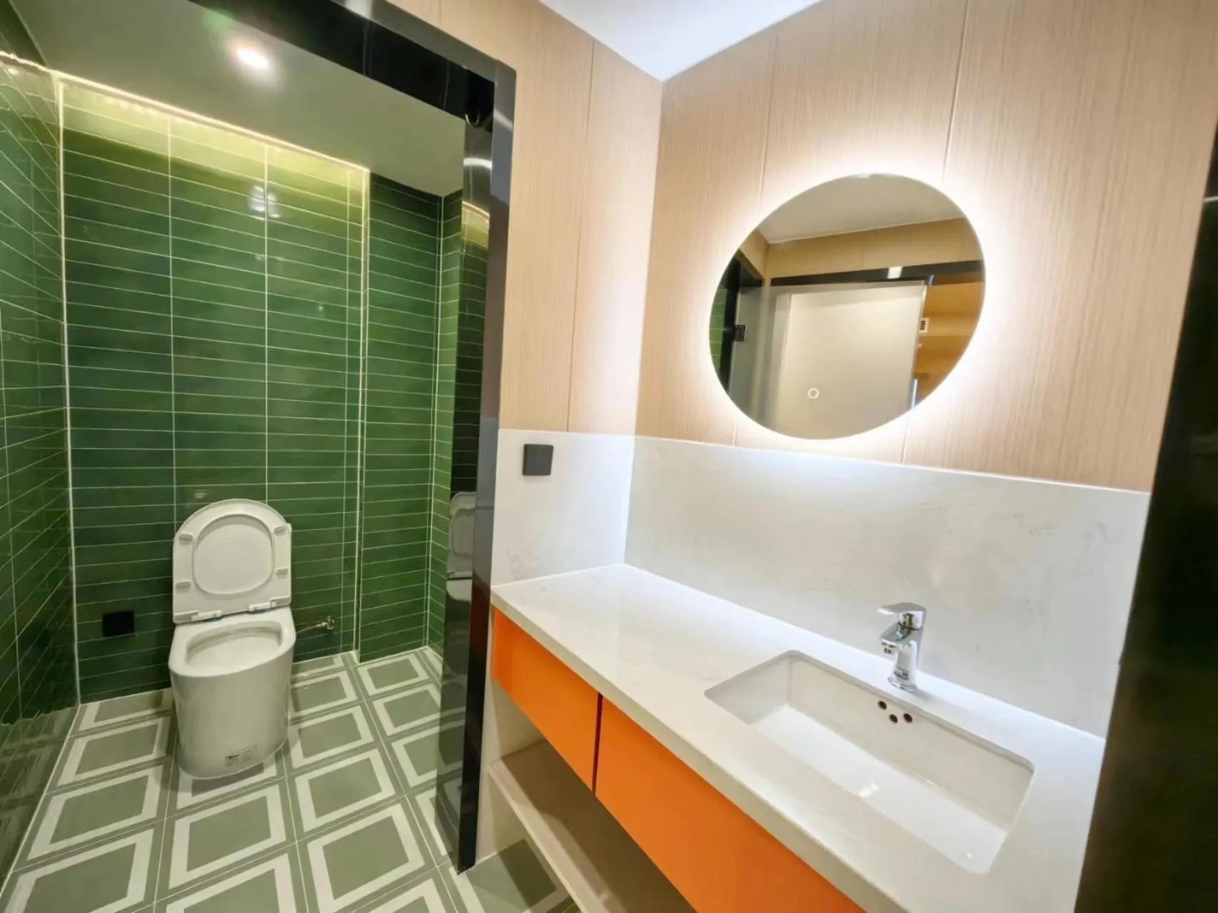 Toilet in Floral Hotel Qingdao Dreamship Seaview Hotel