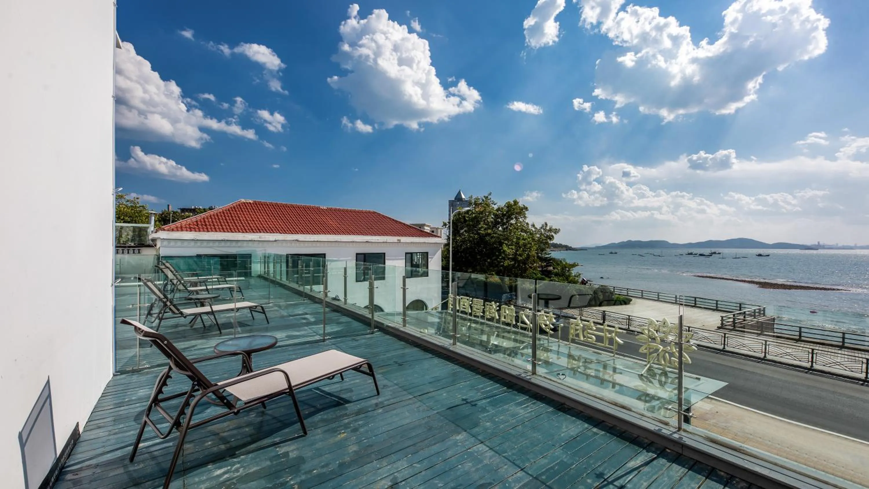 Balcony/Terrace in Floral Hotel Qingdao Dreamship Seaview Hotel
