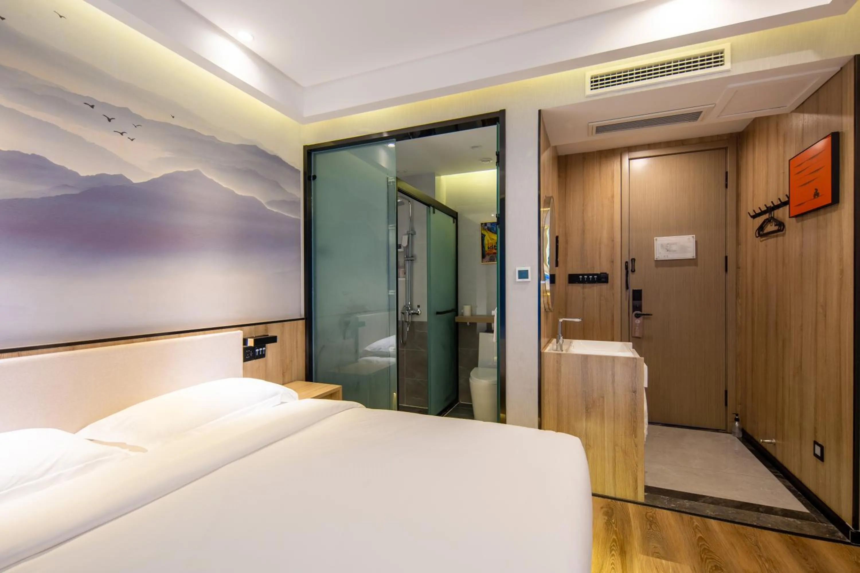 Bed in Floral Hotel Qingdao Dreamship Seaview Hotel