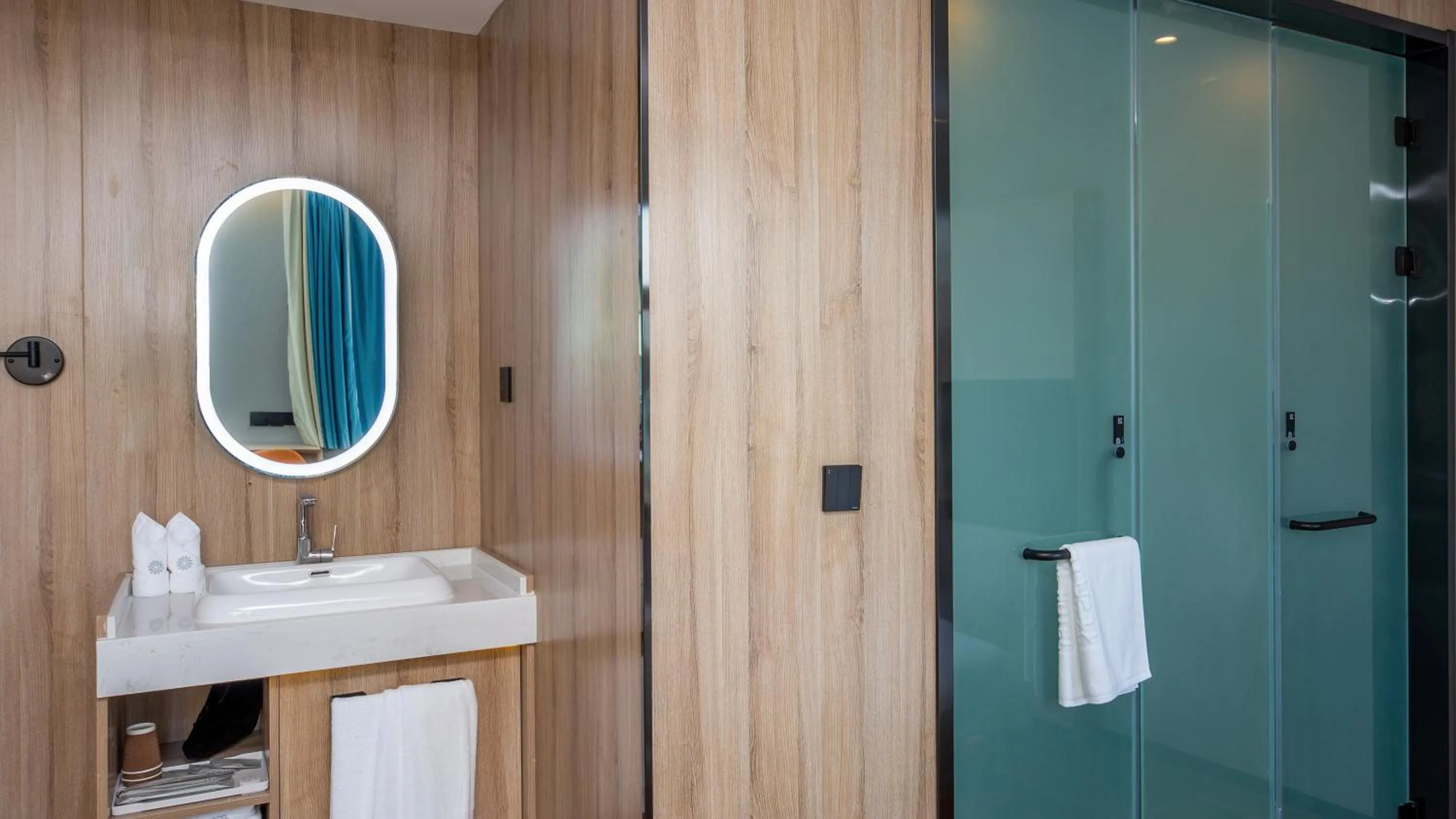 Bathroom in Floral Hotel Qingdao Dreamship Seaview Hotel