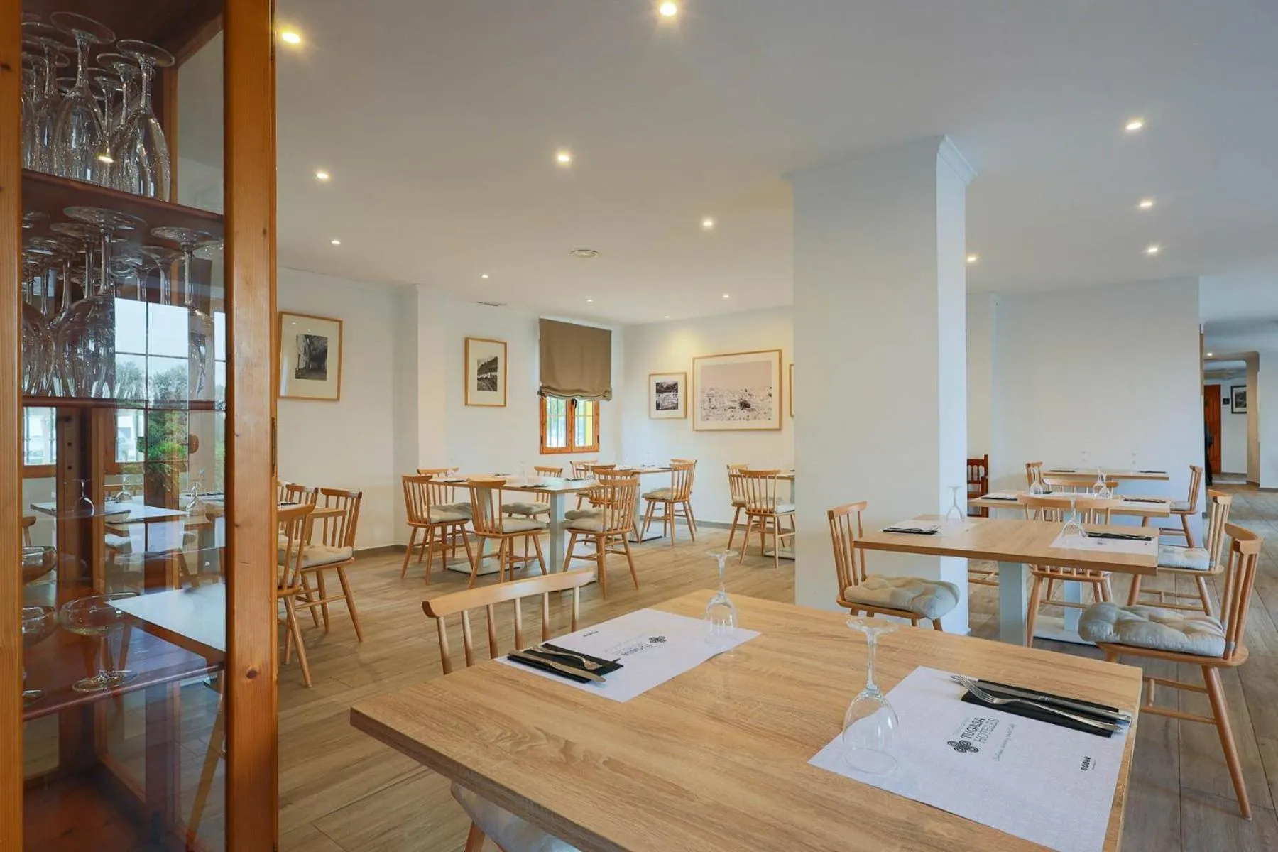 Restaurant/Places to Eat in Tugasa El Almendral