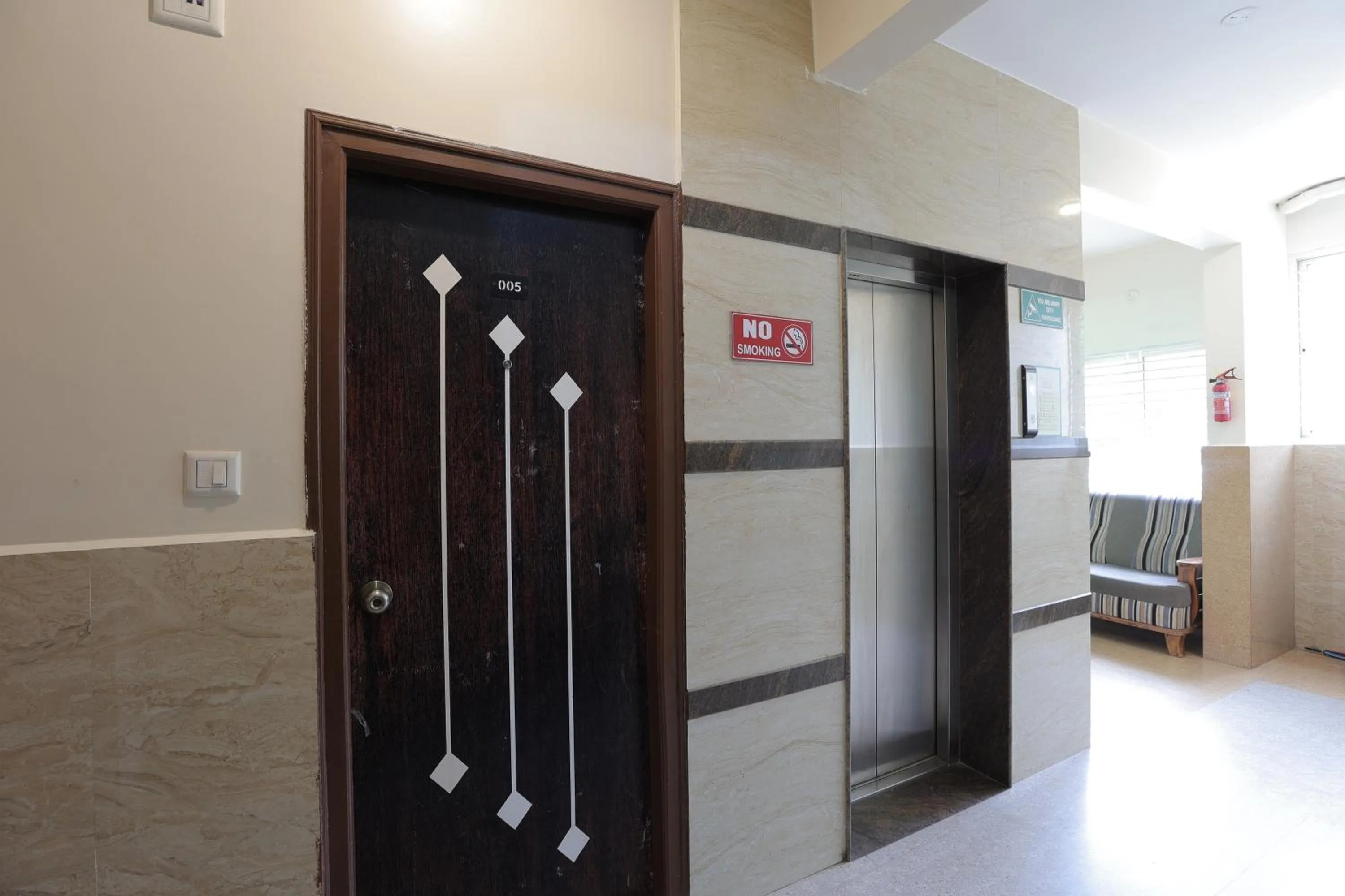 elevator in Hotel Parkview Inn