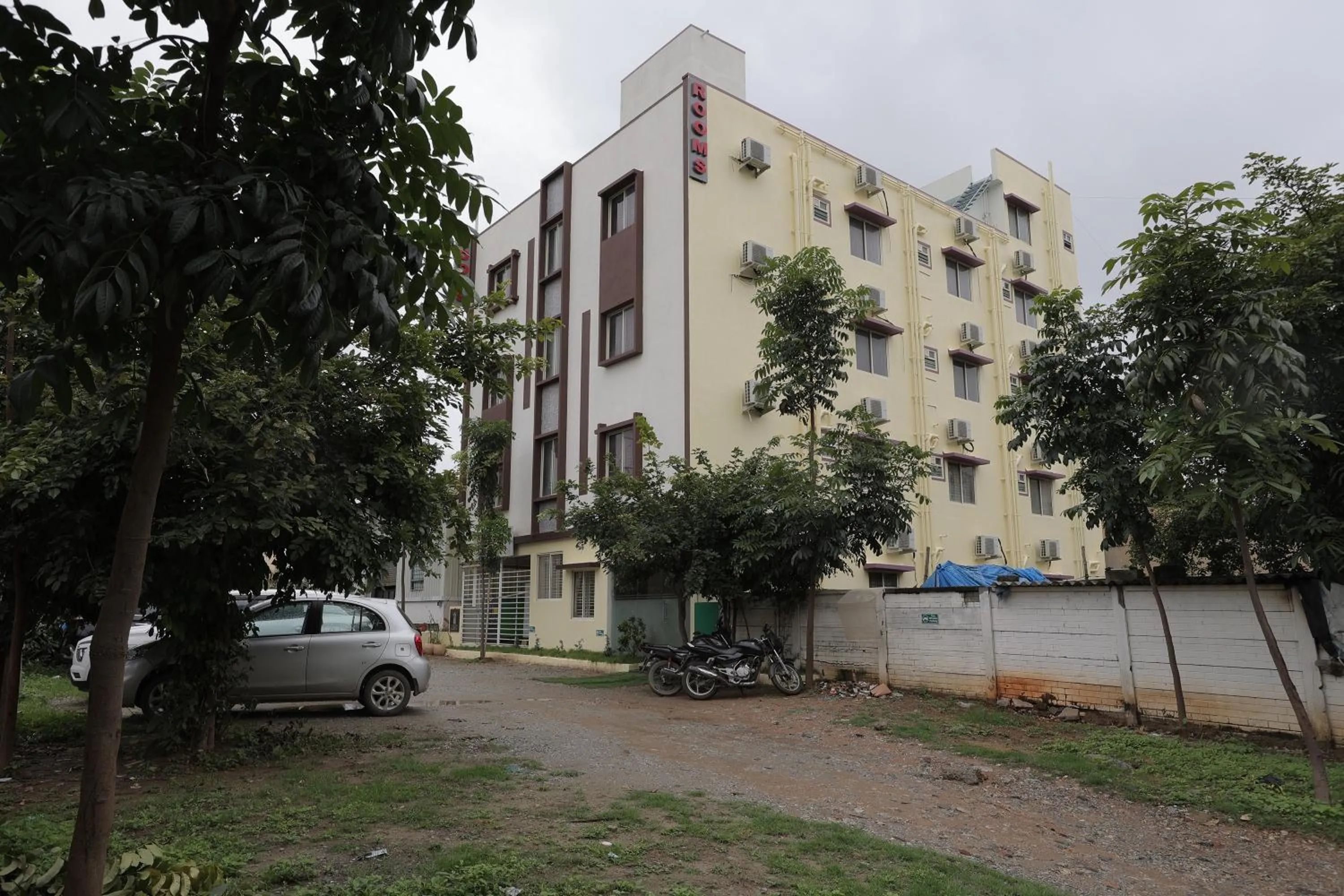 Property building in Hotel Parkview Inn