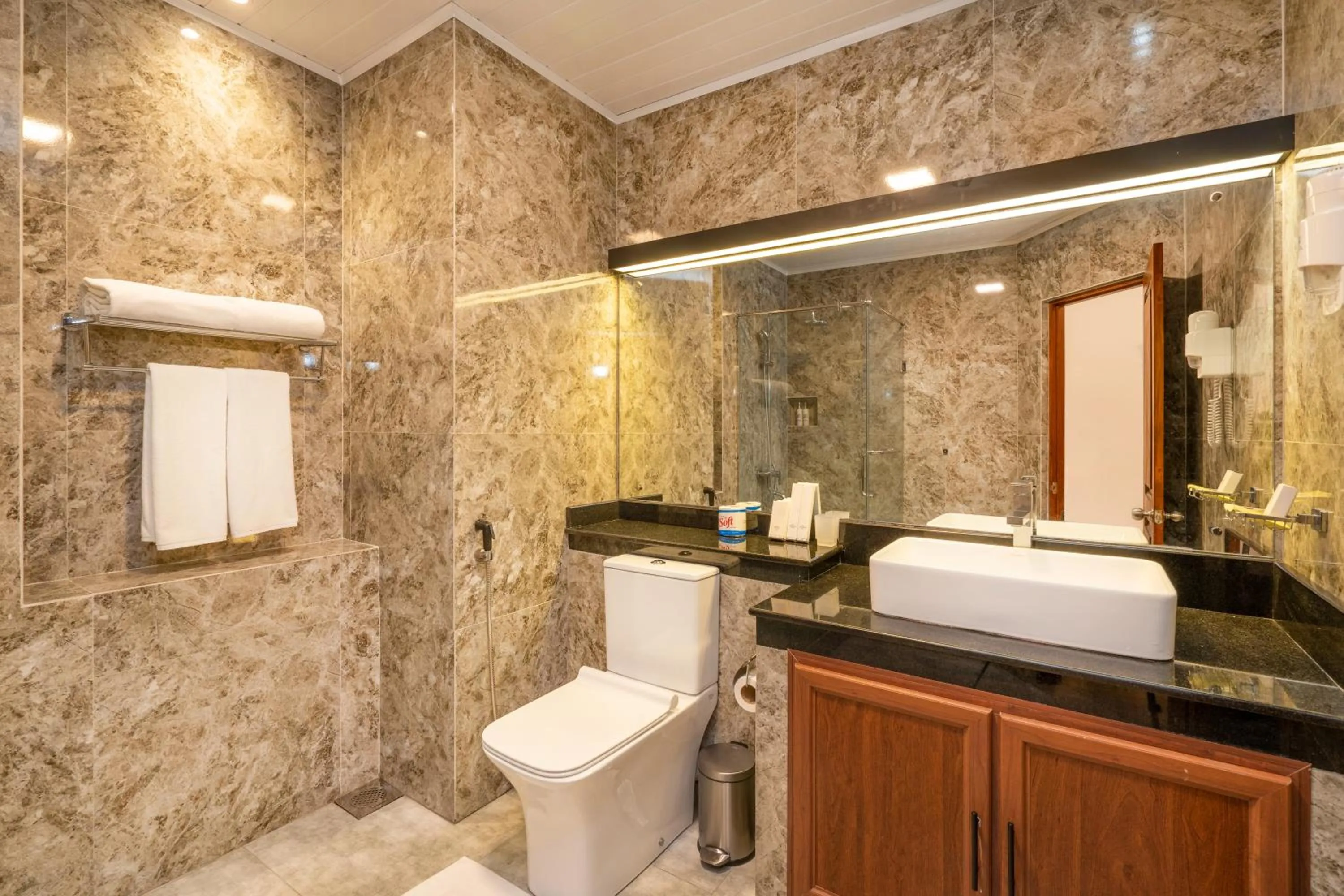 Bathroom in Kandyan Reach Hotel